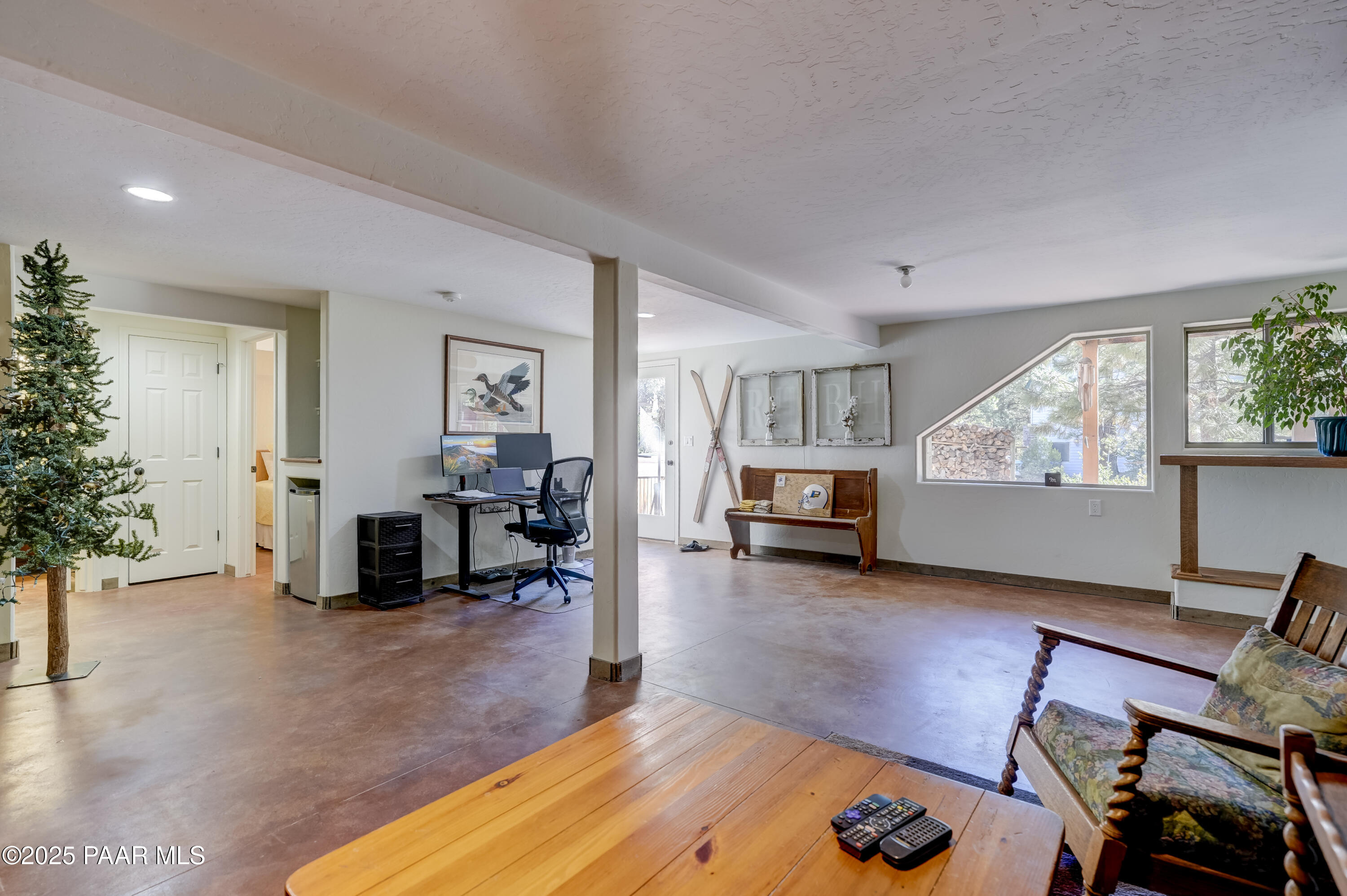 1101 S Milton Avenue