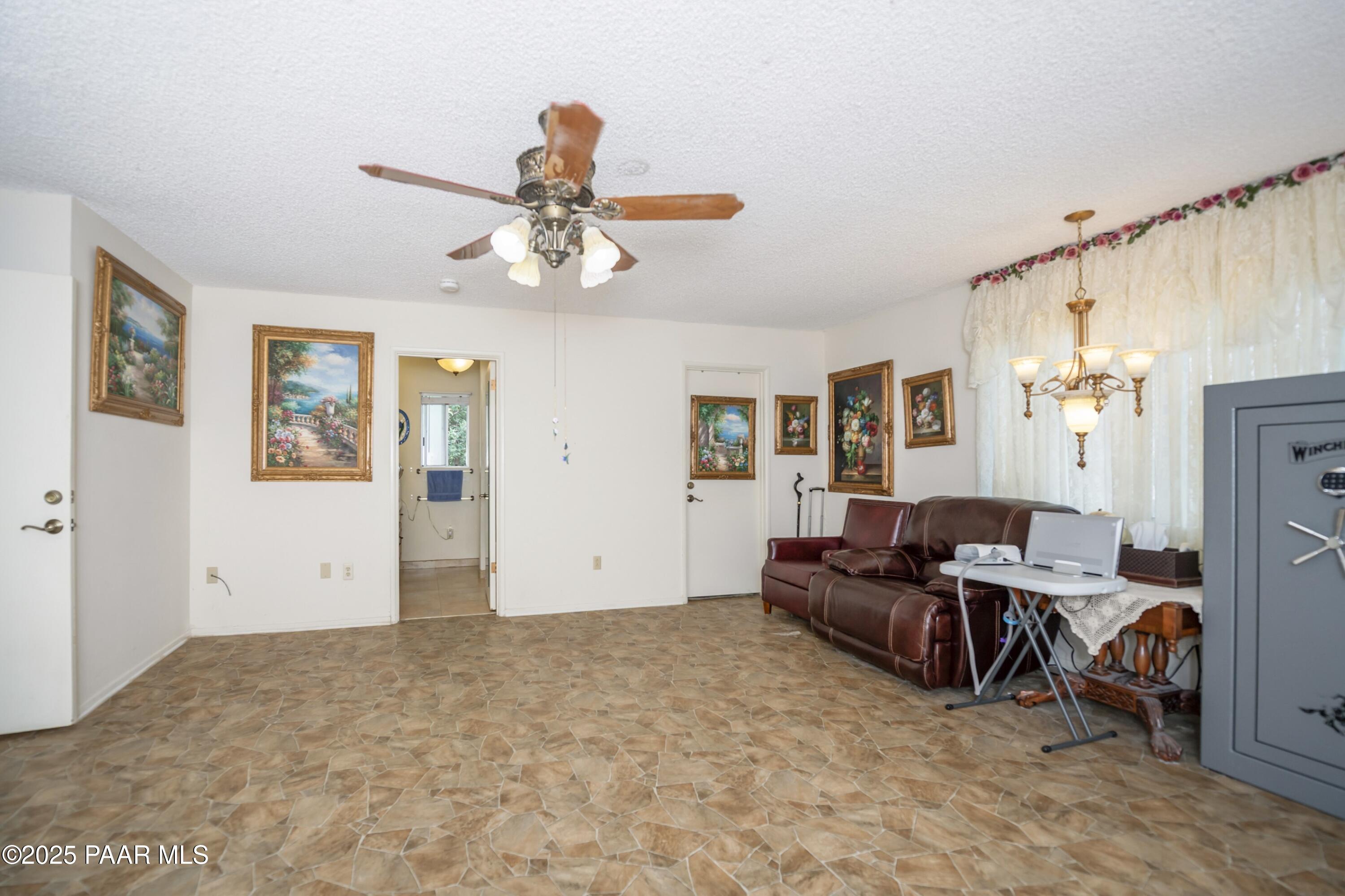 1170 N Broken Wagon Trail