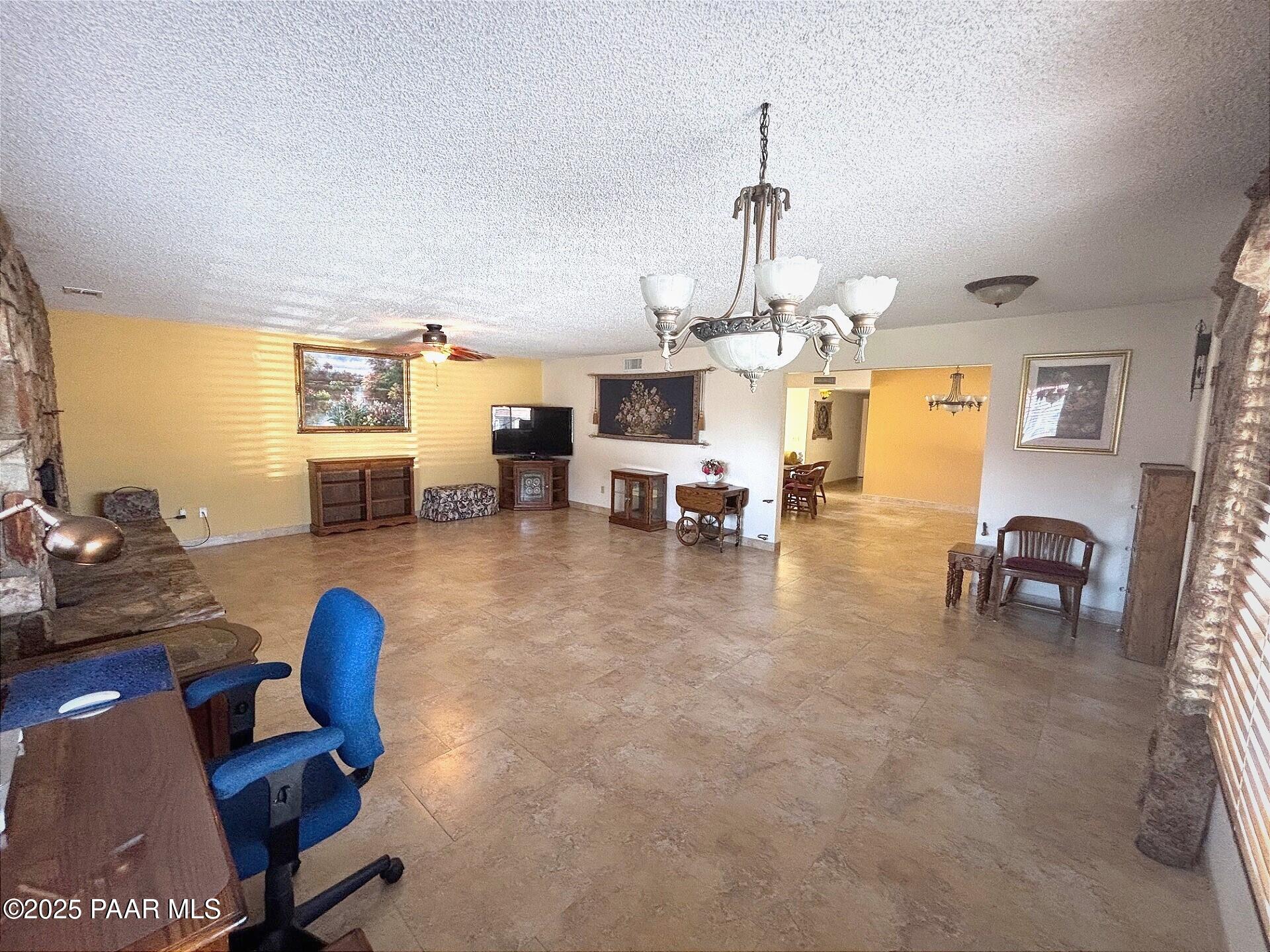 1170 N Broken Wagon Trail