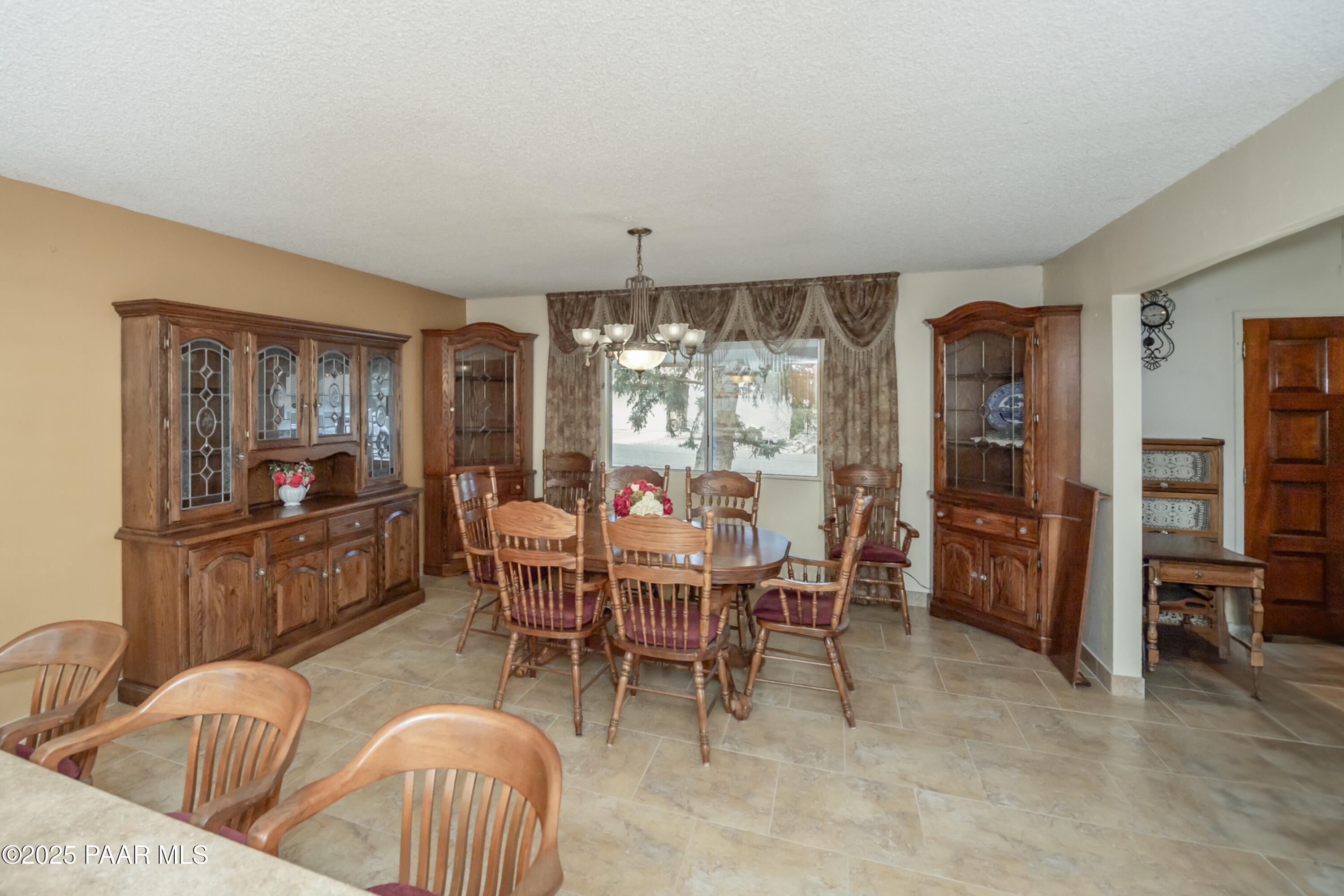 1170 N Broken Wagon Trail