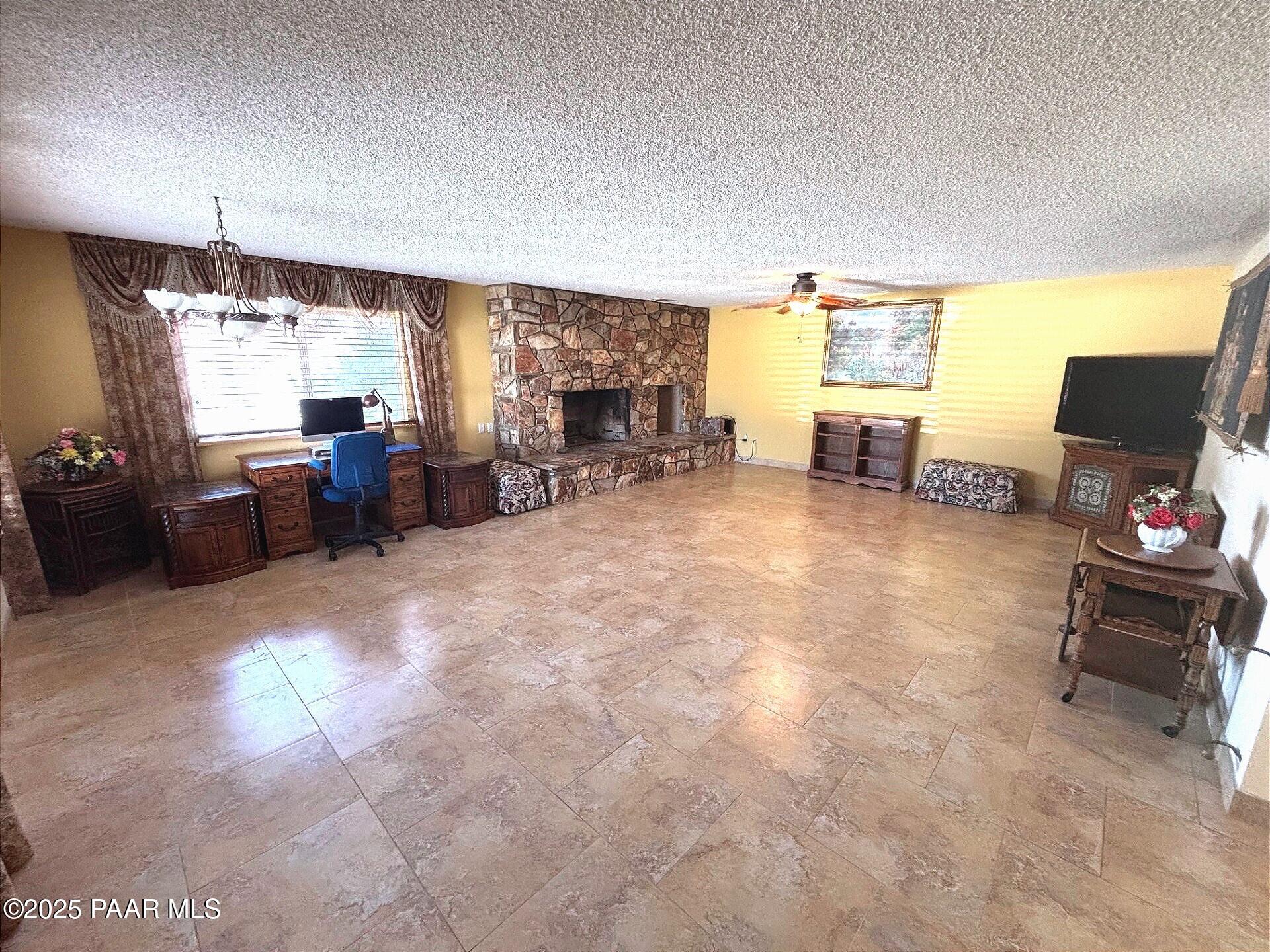 1170 N Broken Wagon Trail