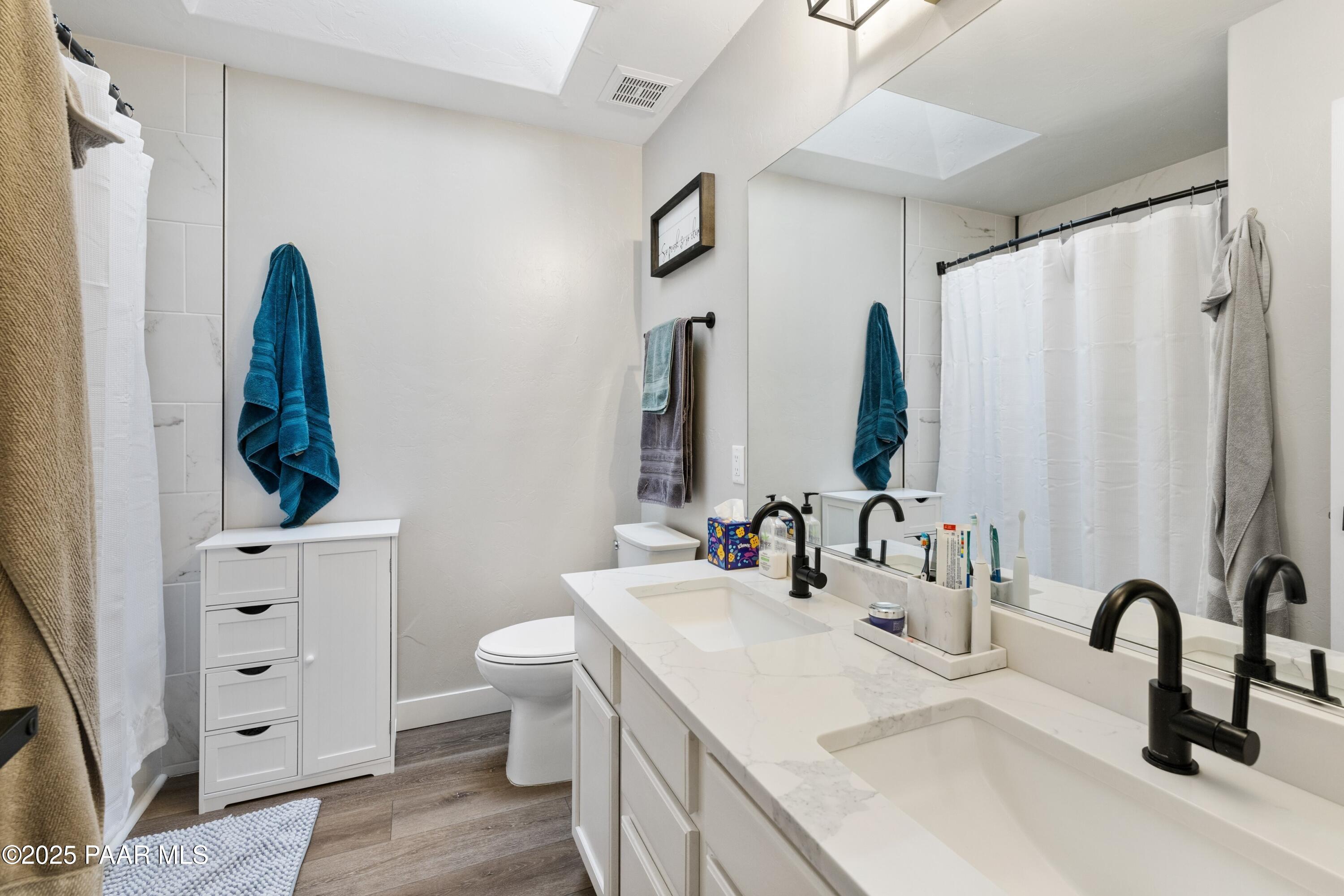 4714 N Sheridan Lane