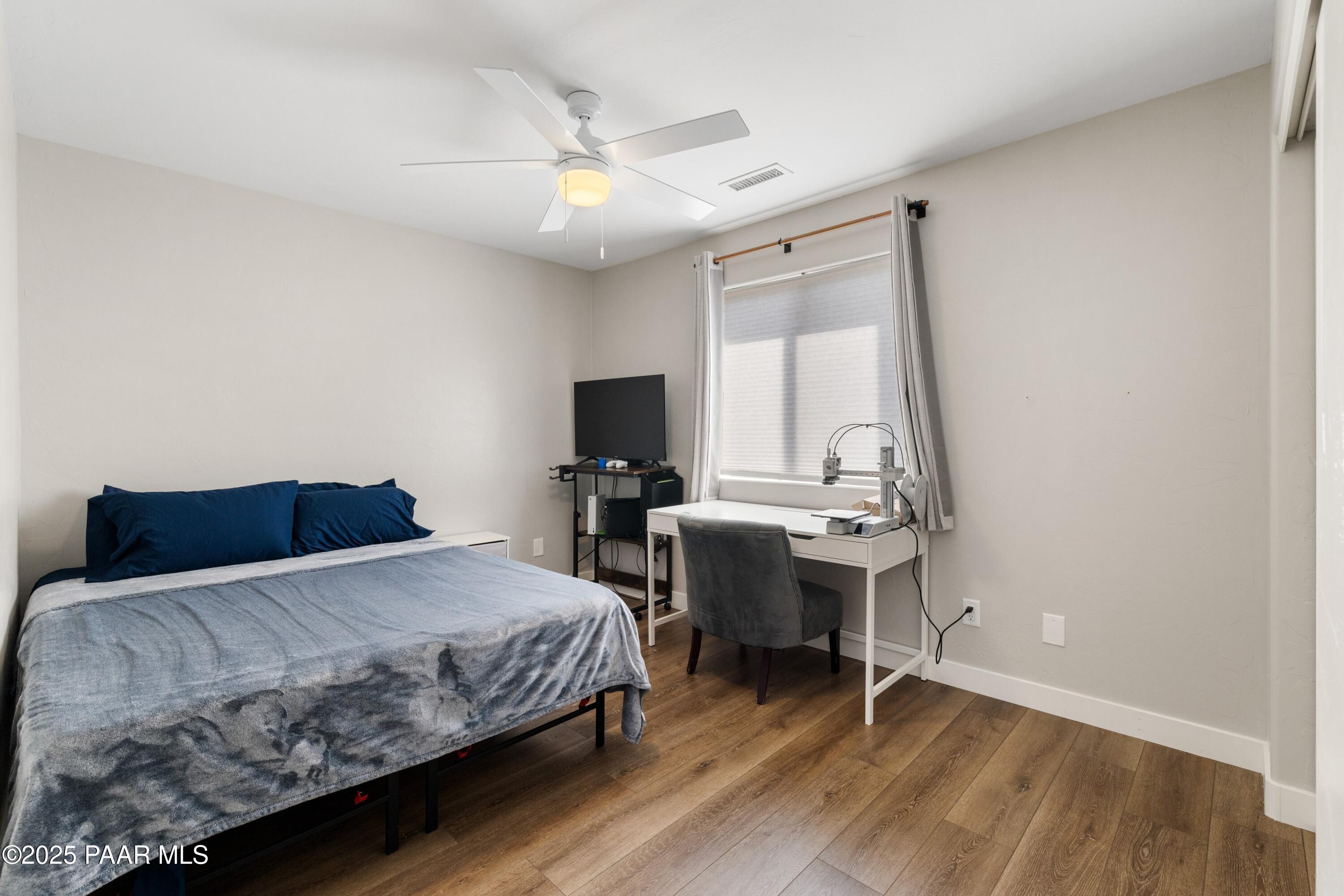 4714 N Sheridan Lane