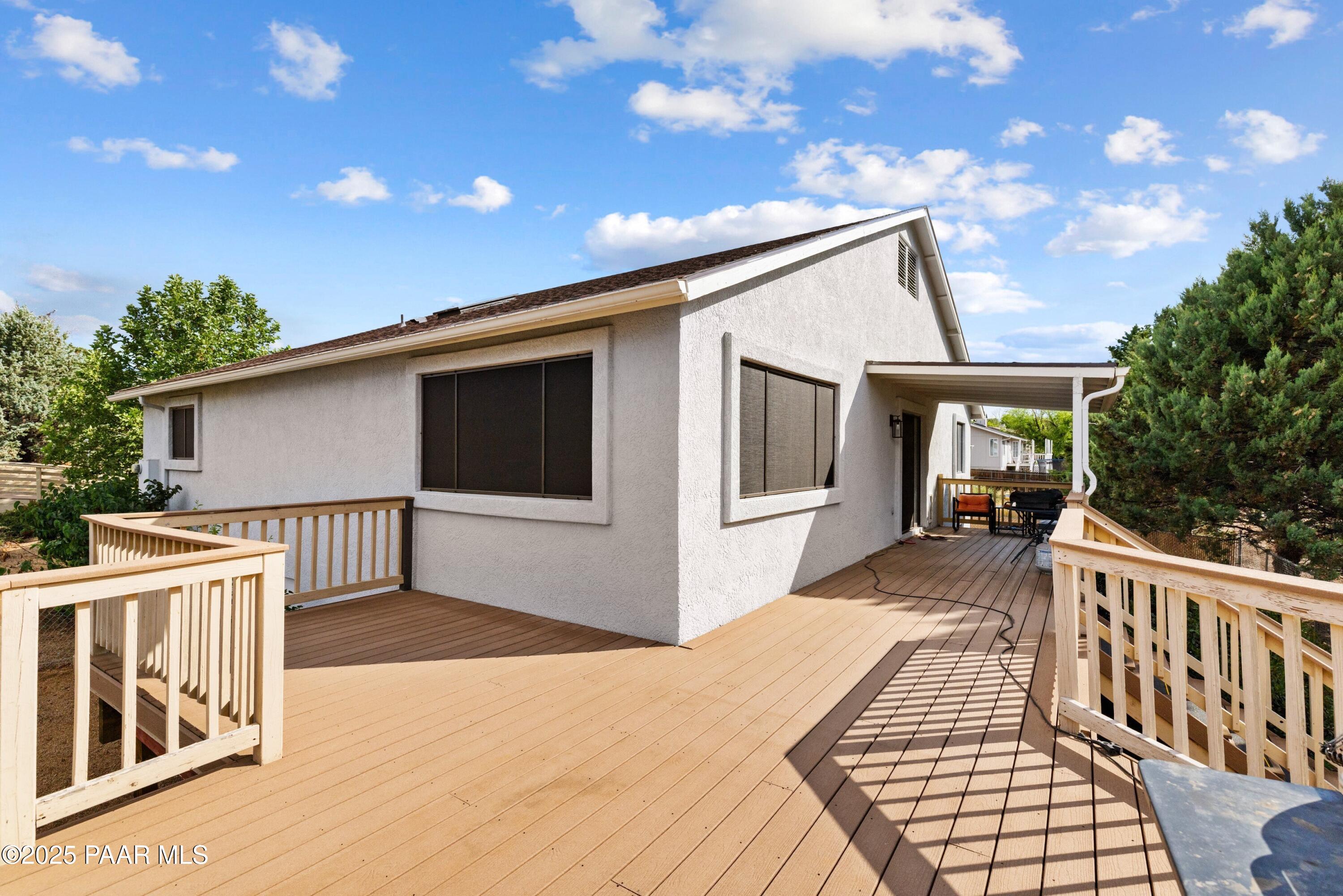 4714 N Sheridan Lane