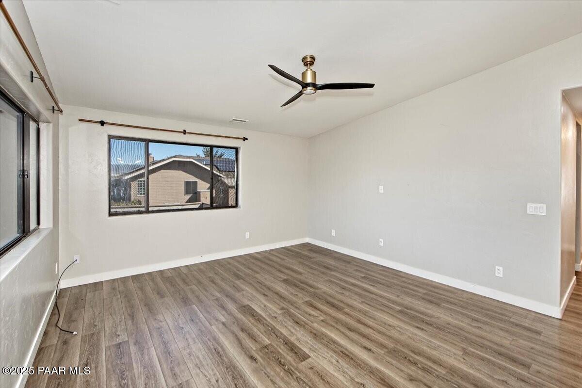 4714 N Sheridan Lane