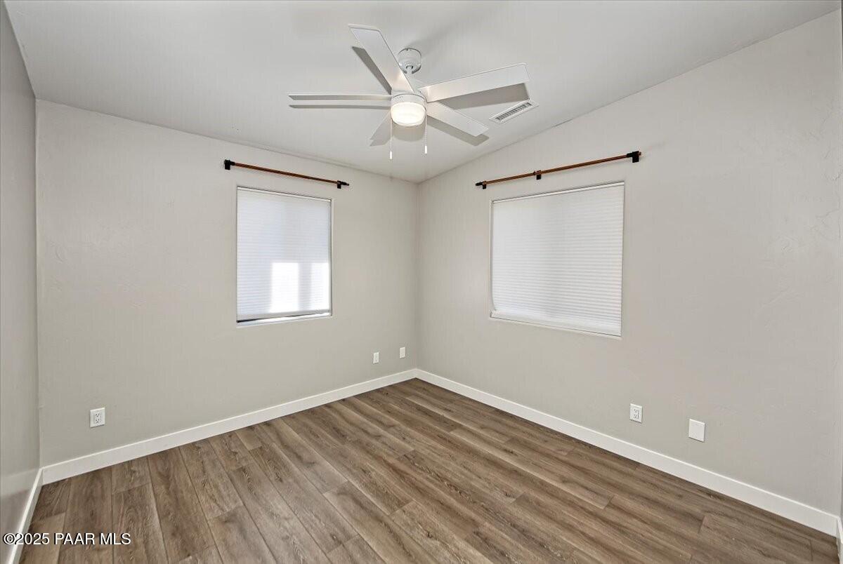 4714 N Sheridan Lane