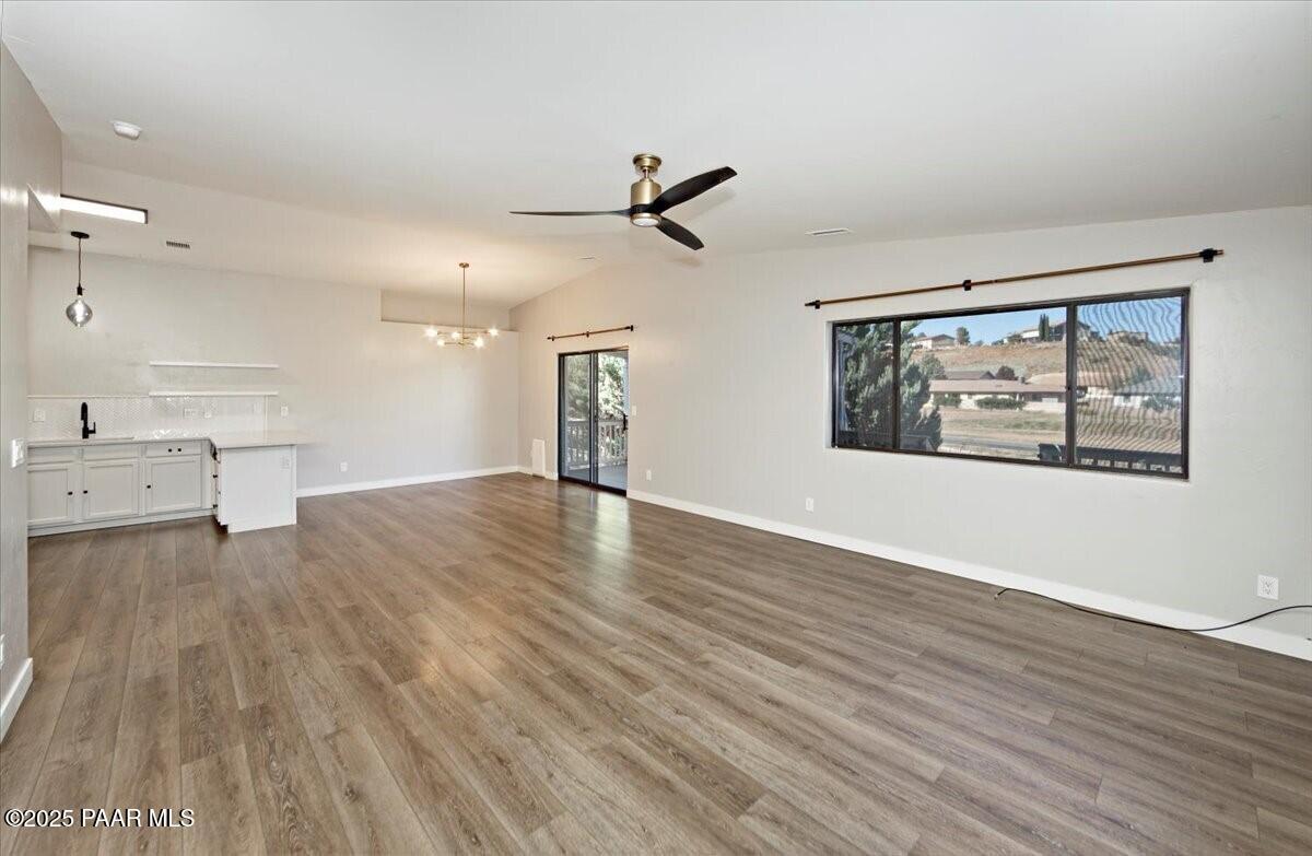 4714 N Sheridan Lane