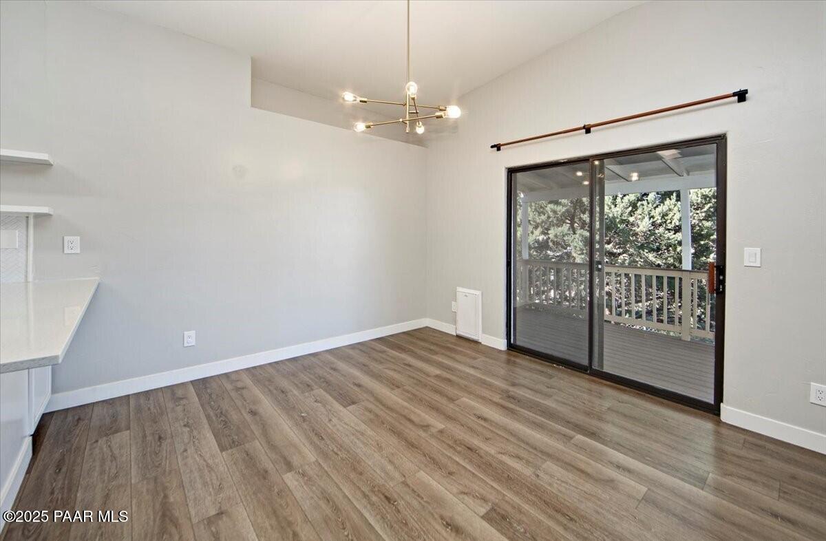 4714 N Sheridan Lane