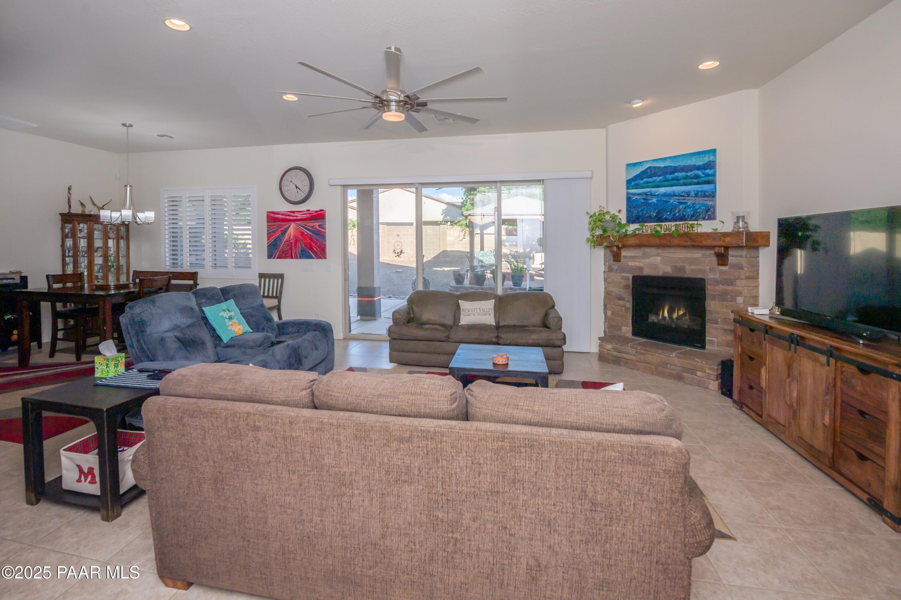 8289 N Sunset Ridge