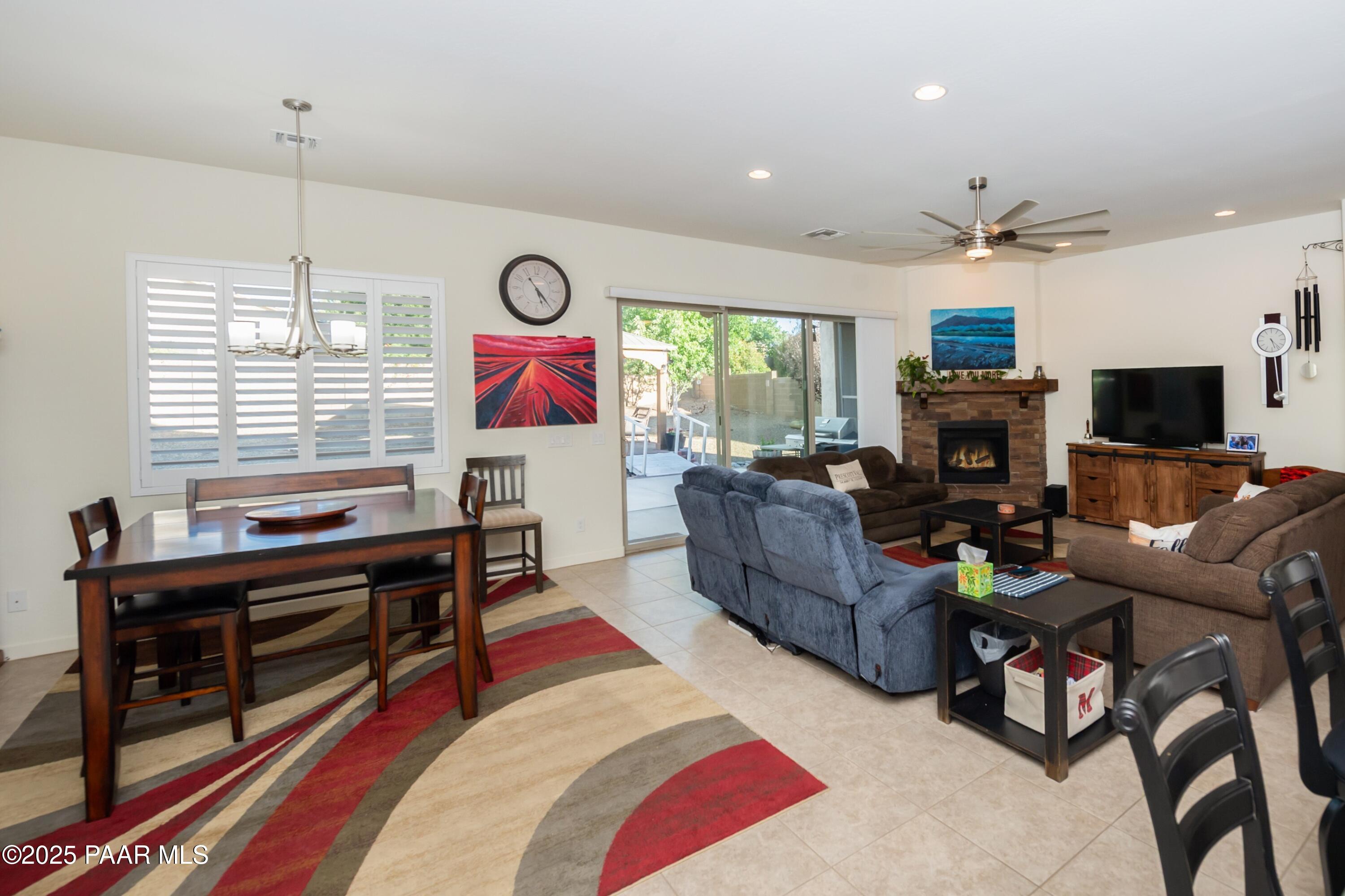 8289 N Sunset Ridge