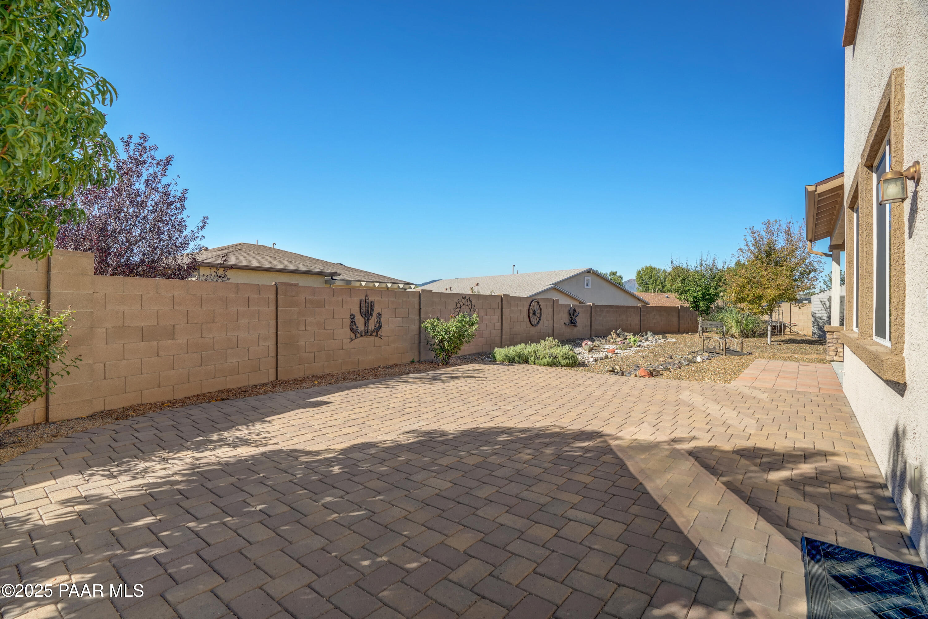 955 N Ceballos Court
