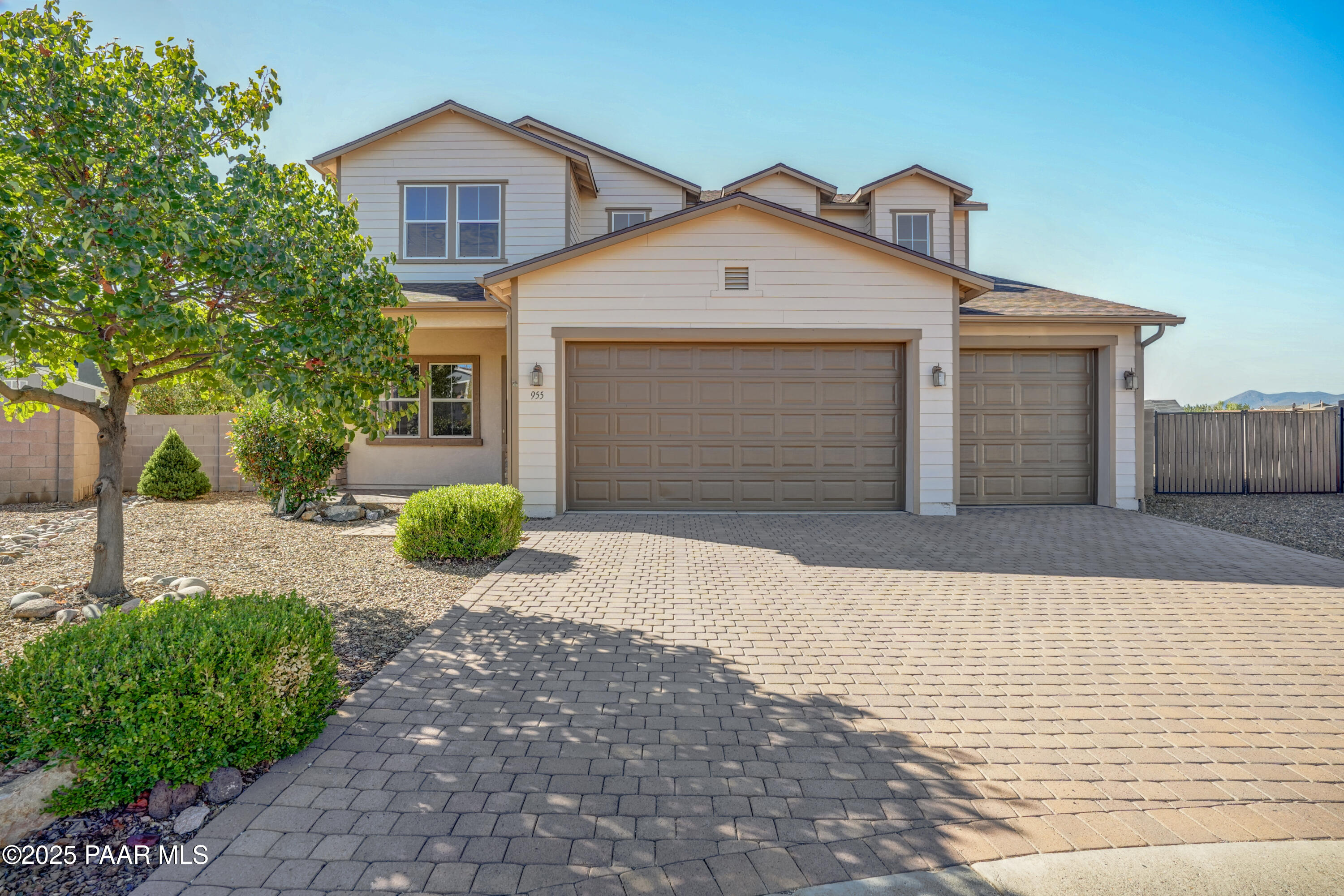 955 N Ceballos Court