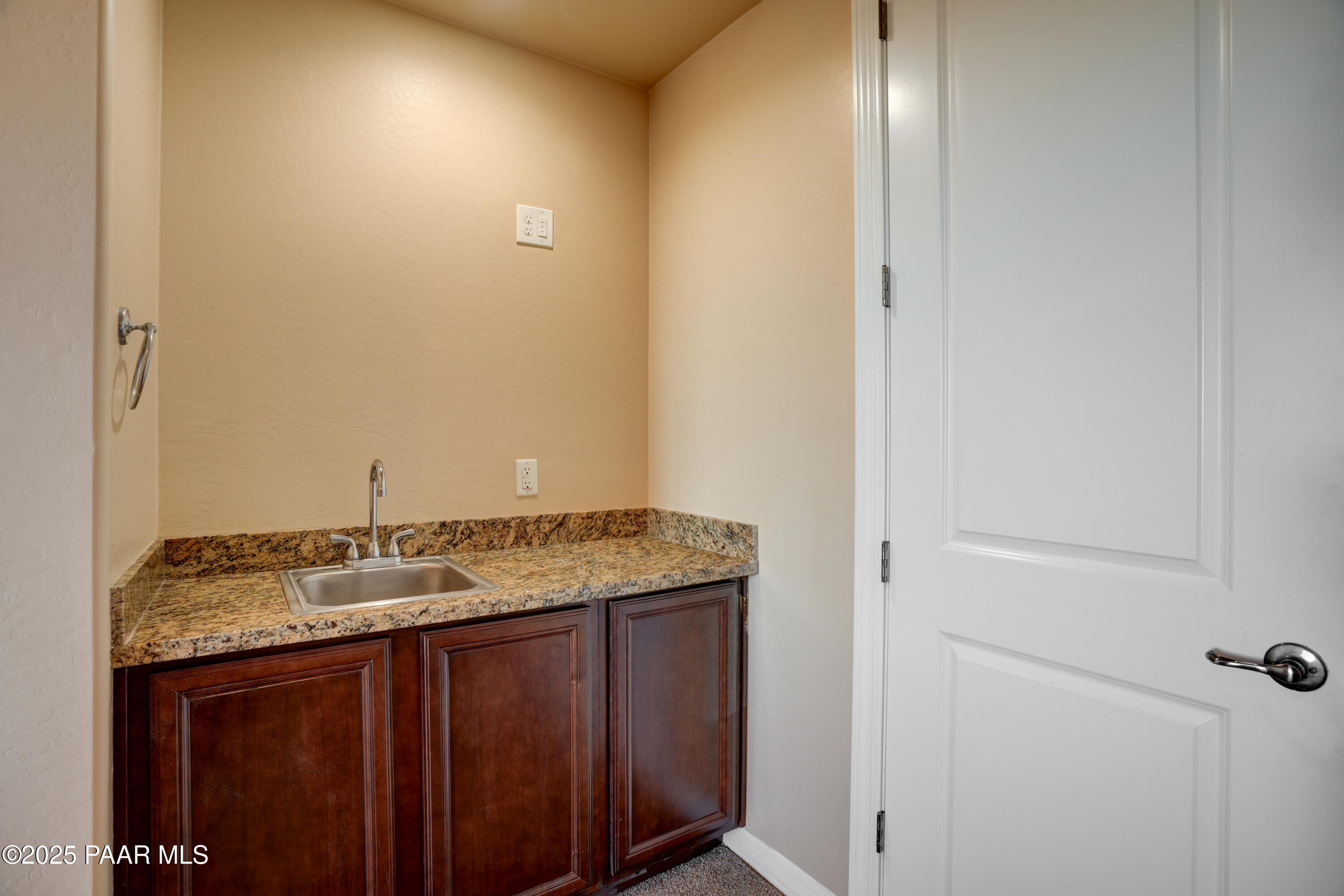 955 N Ceballos Court