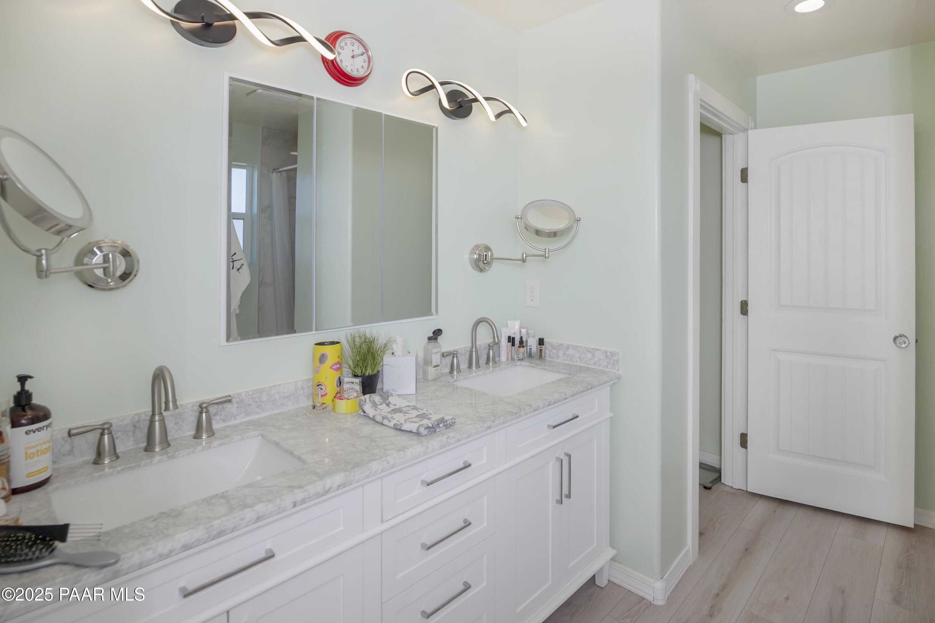 3161 N Valley View Drive