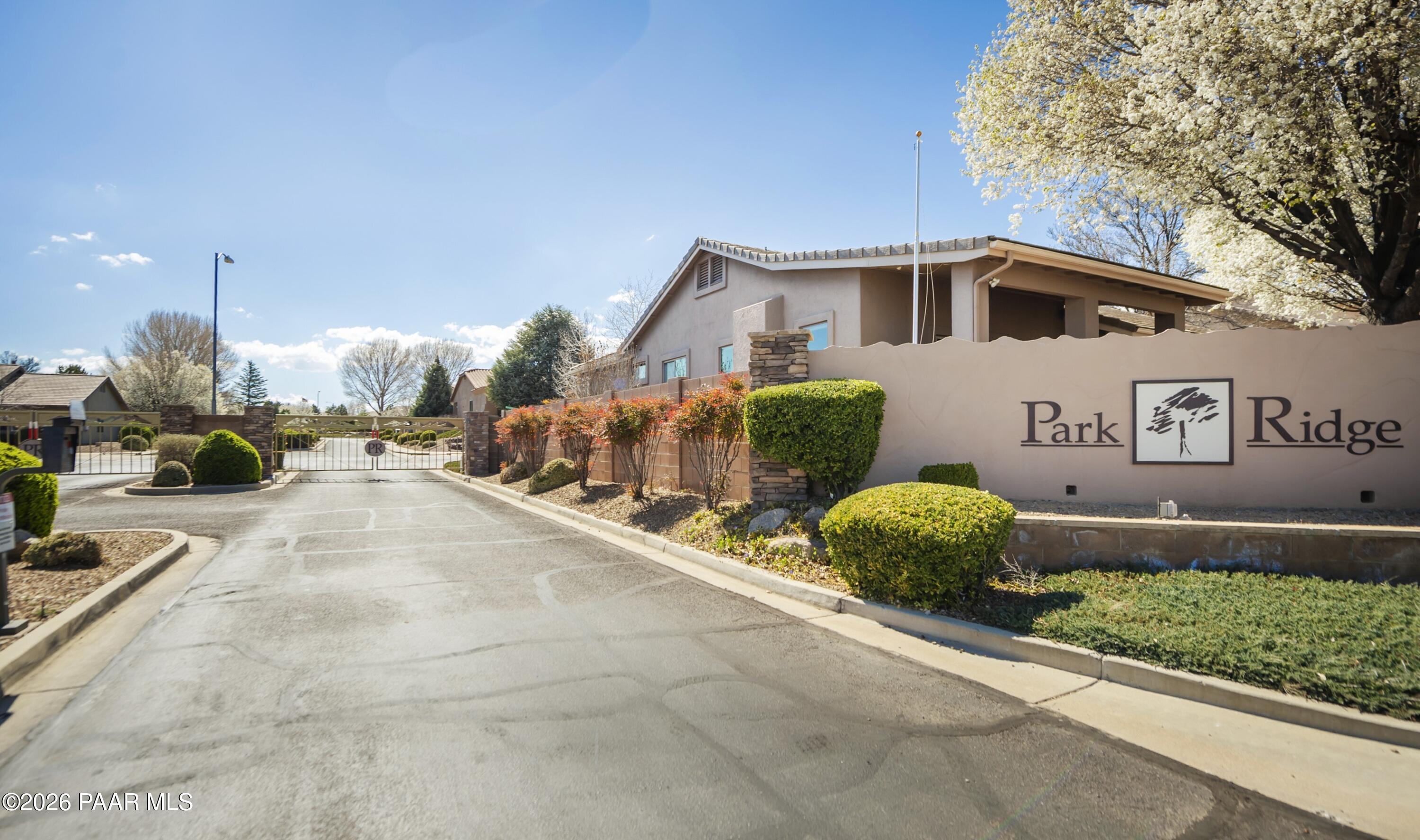 7671 N Outlook Lane