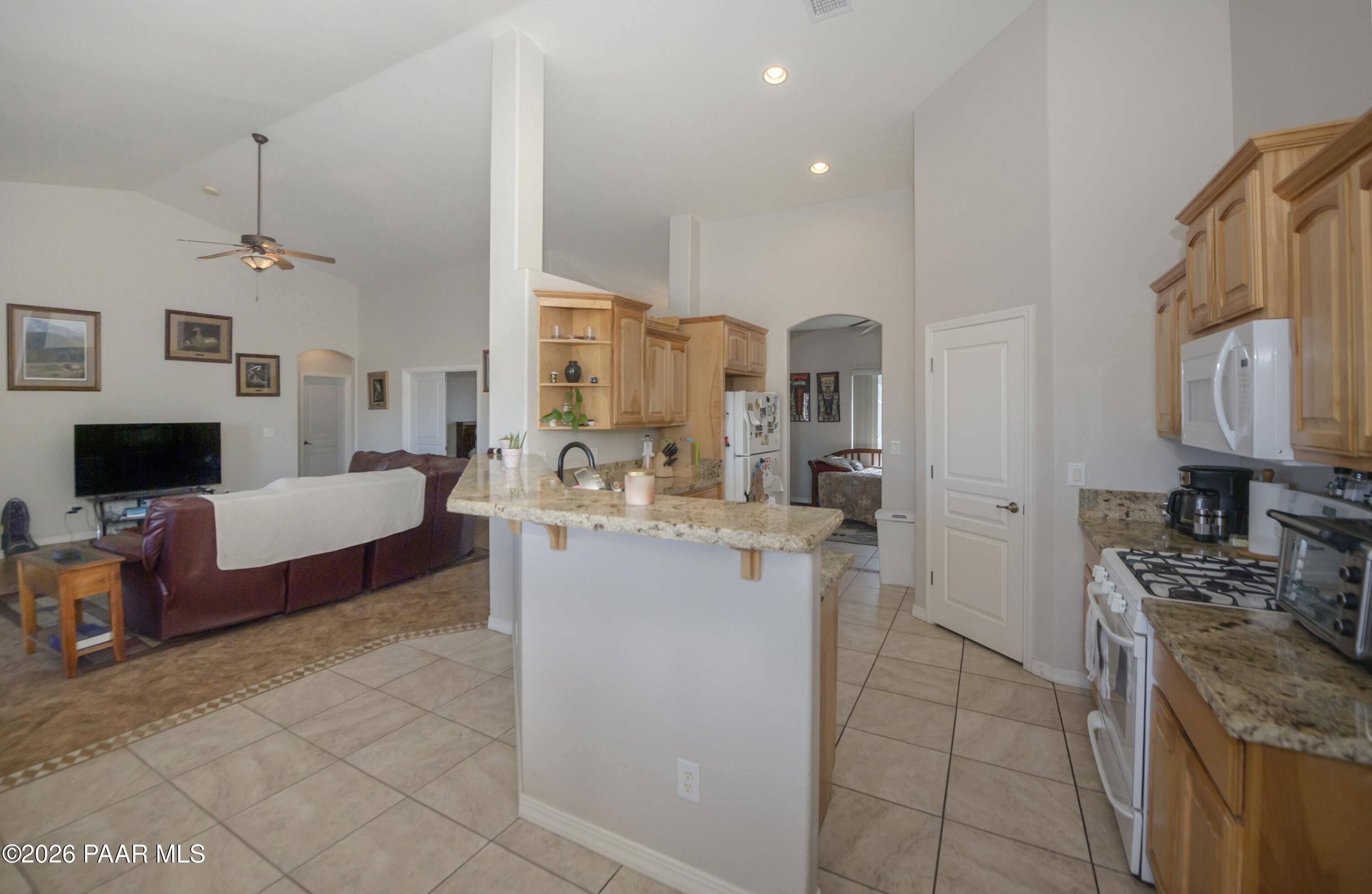 7671 N Outlook Lane