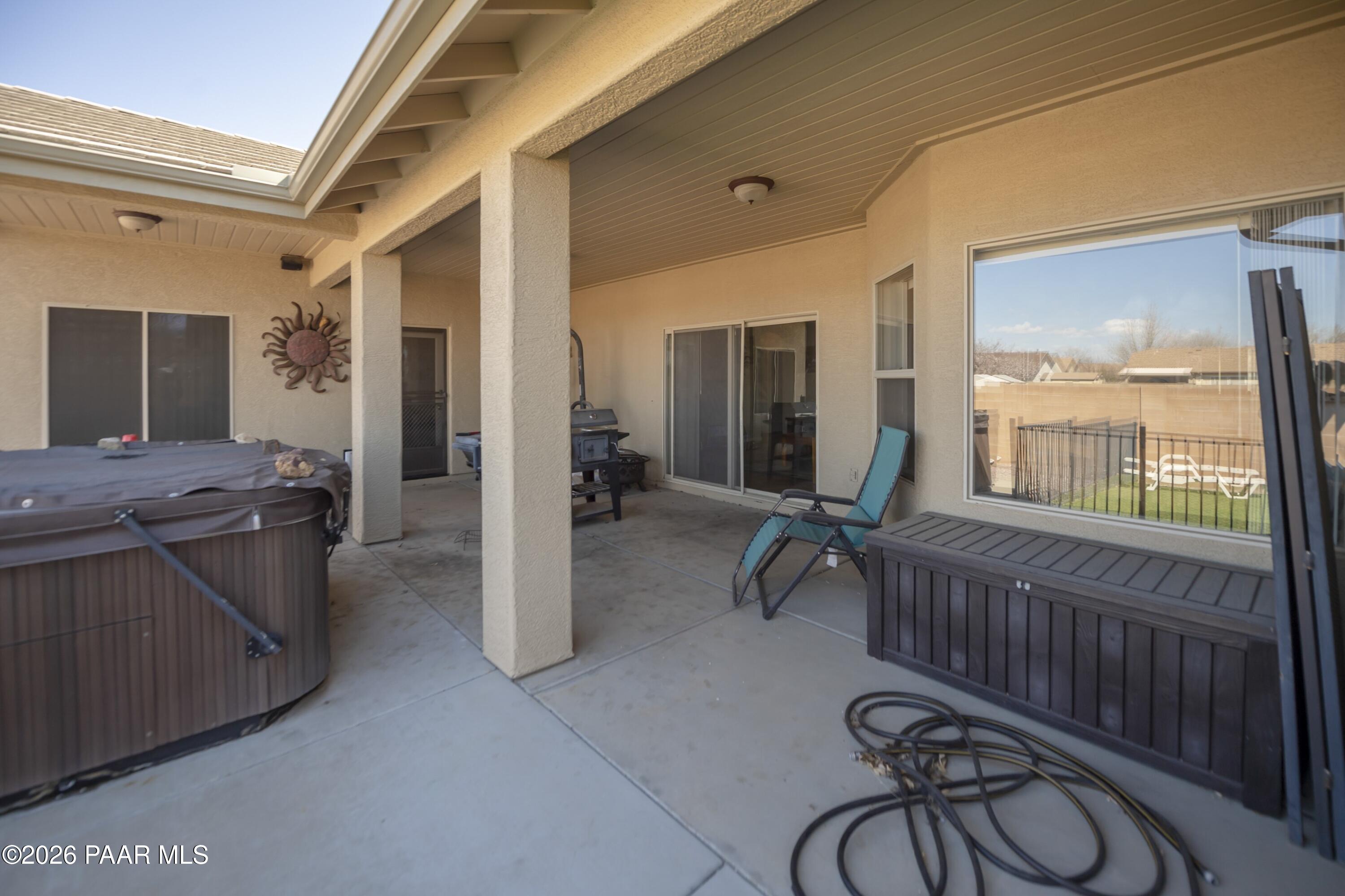 7671 N Outlook Lane