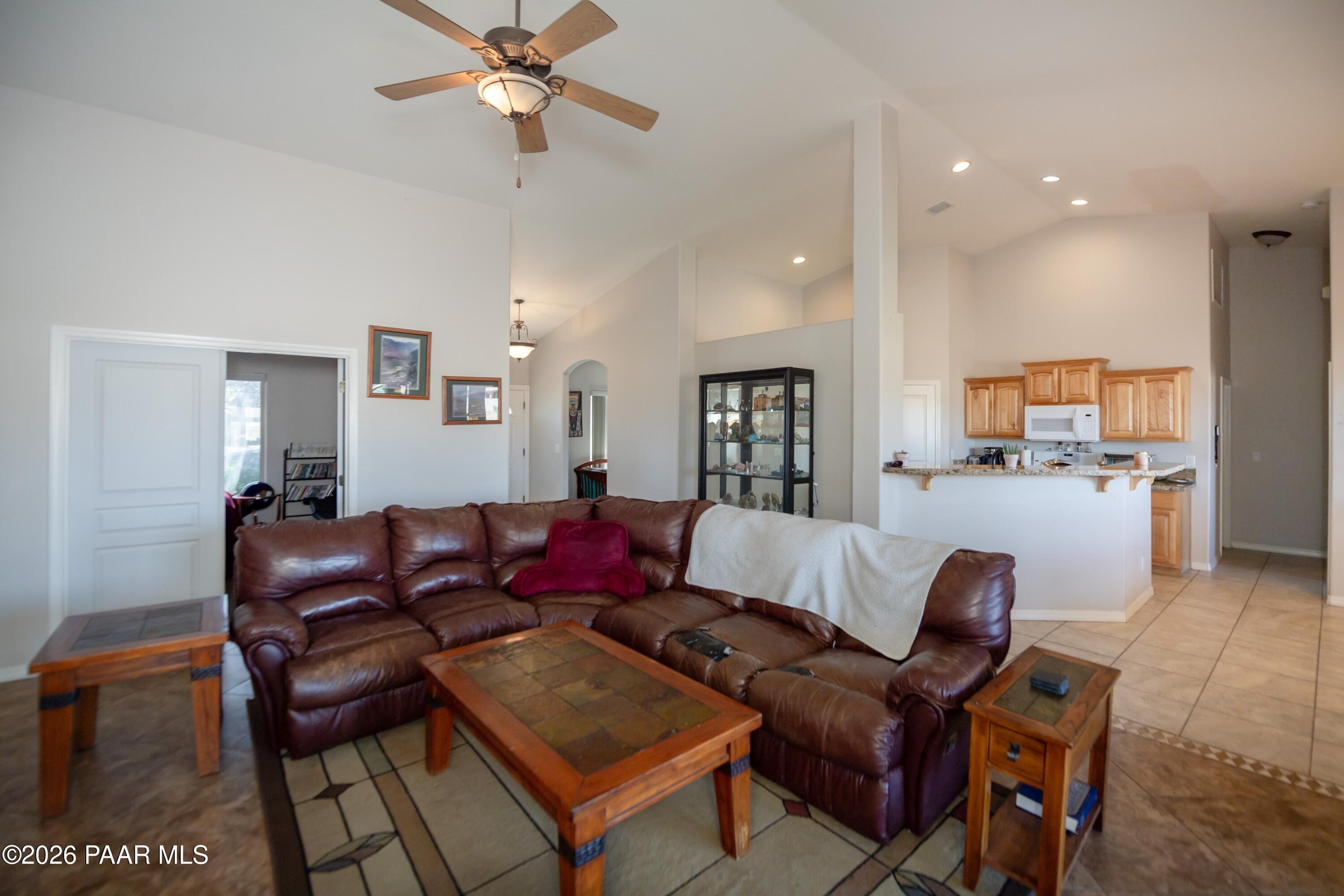 7671 N Outlook Lane