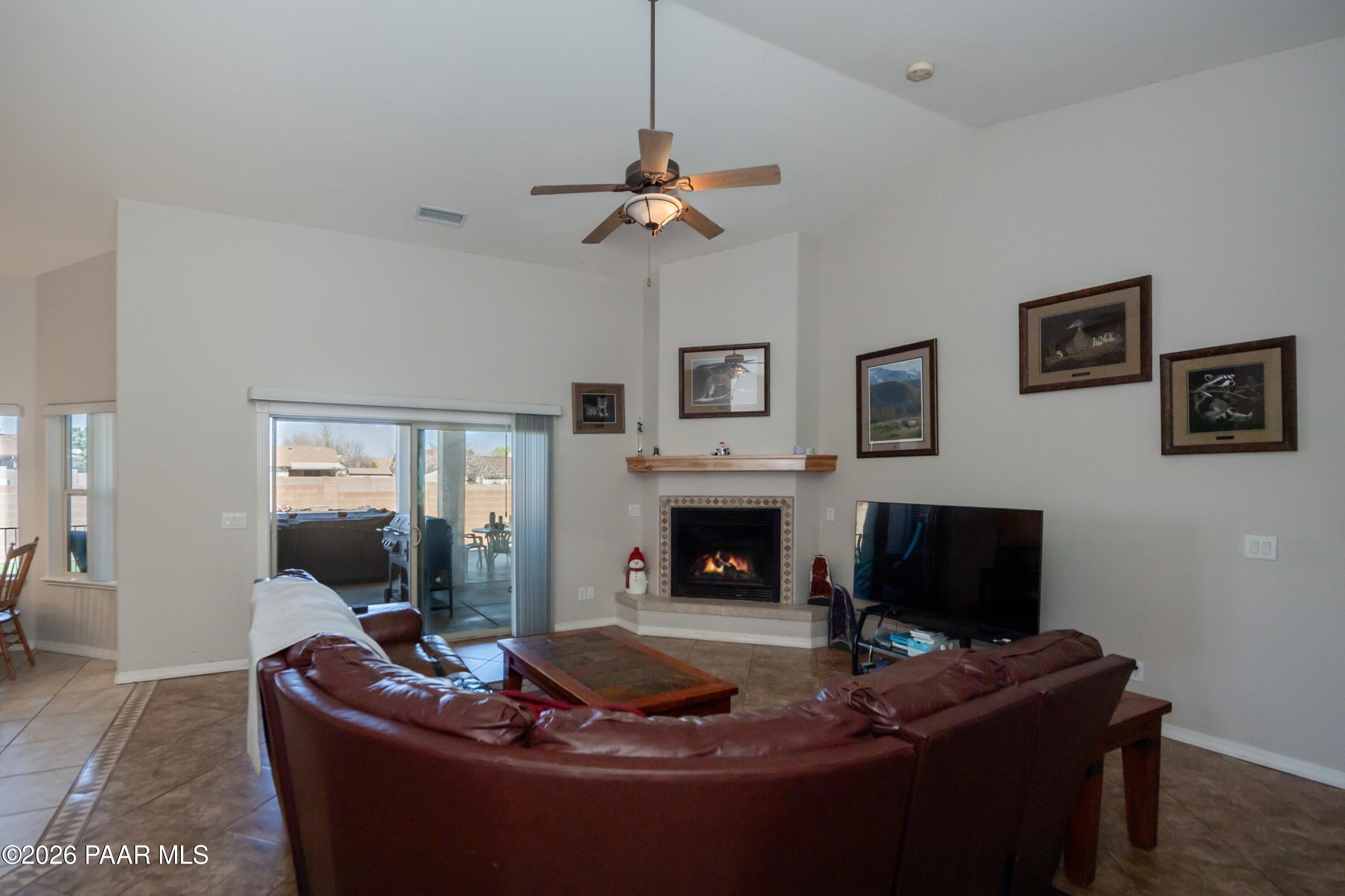 7671 N Outlook Lane