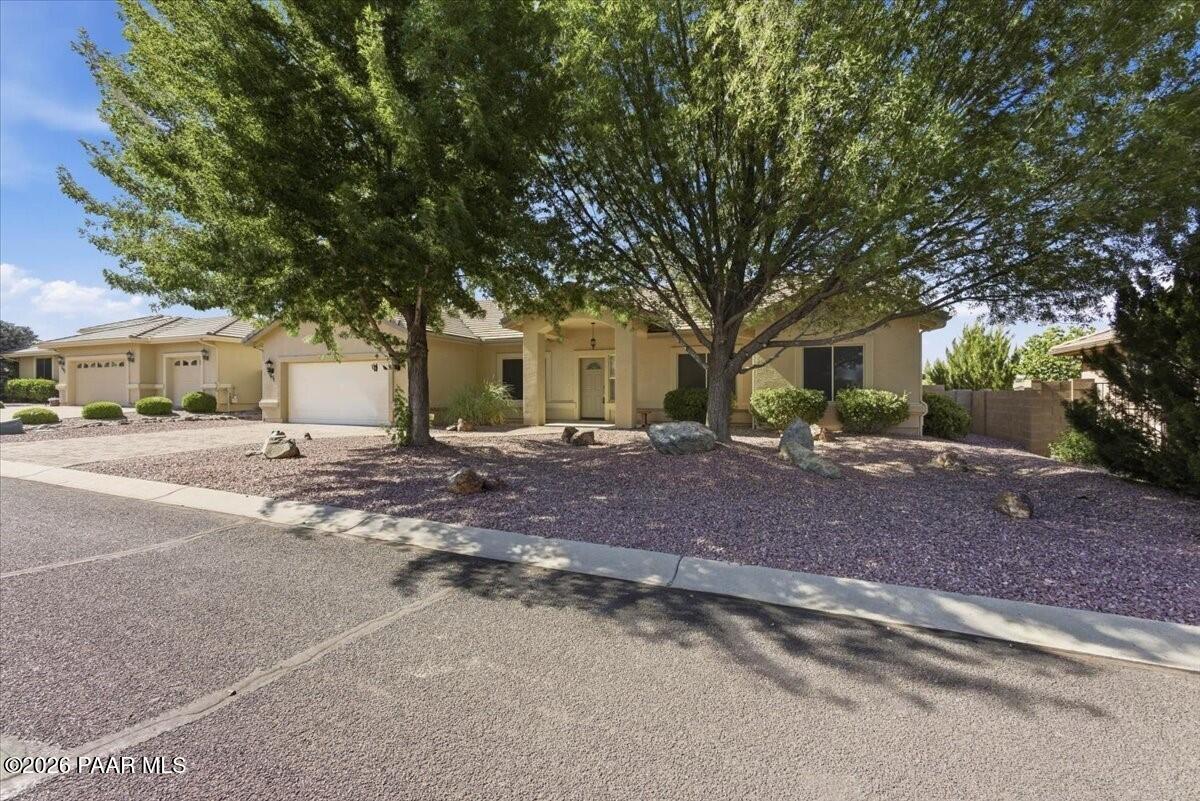 7671 N Outlook Lane