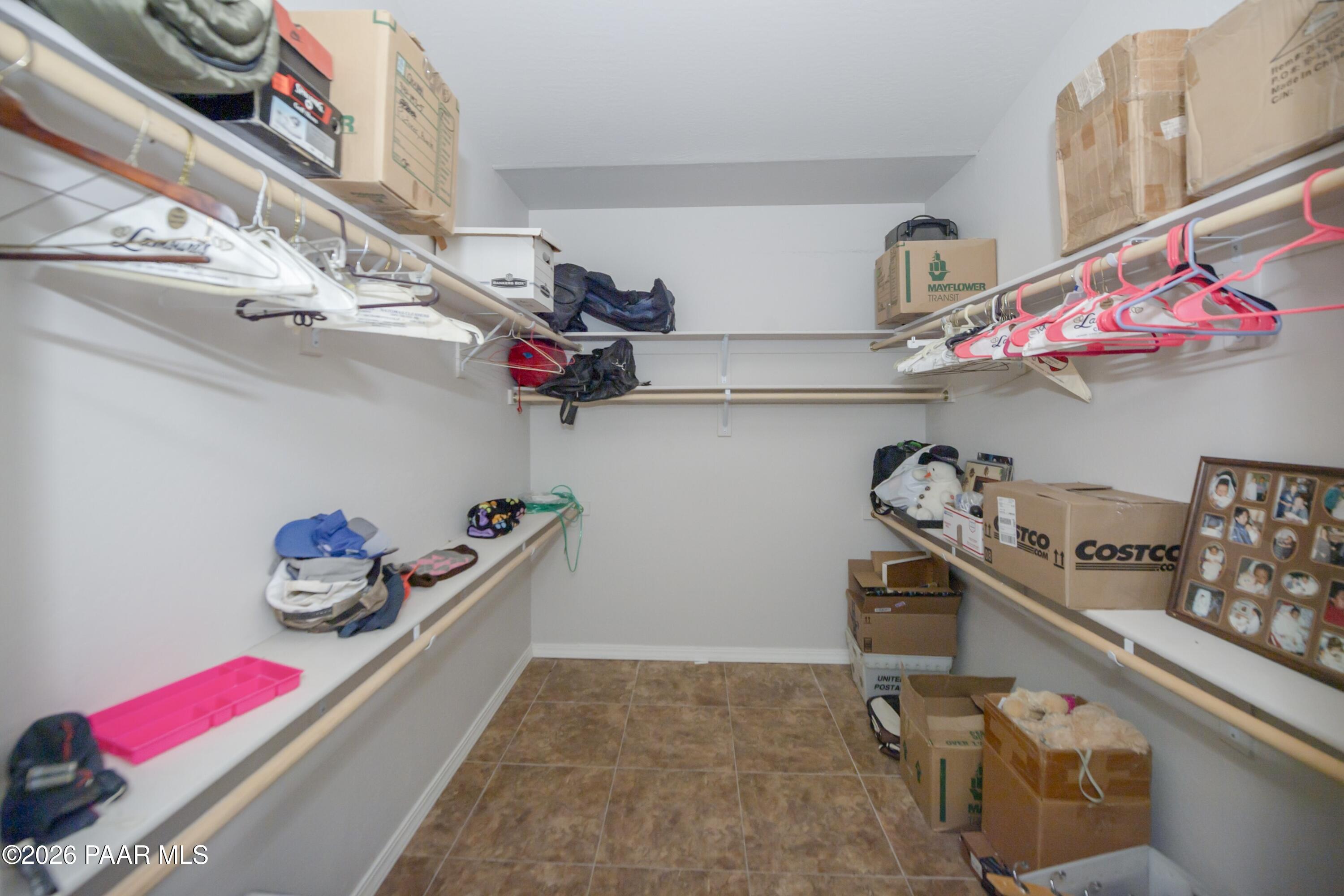 7671 N Outlook Lane