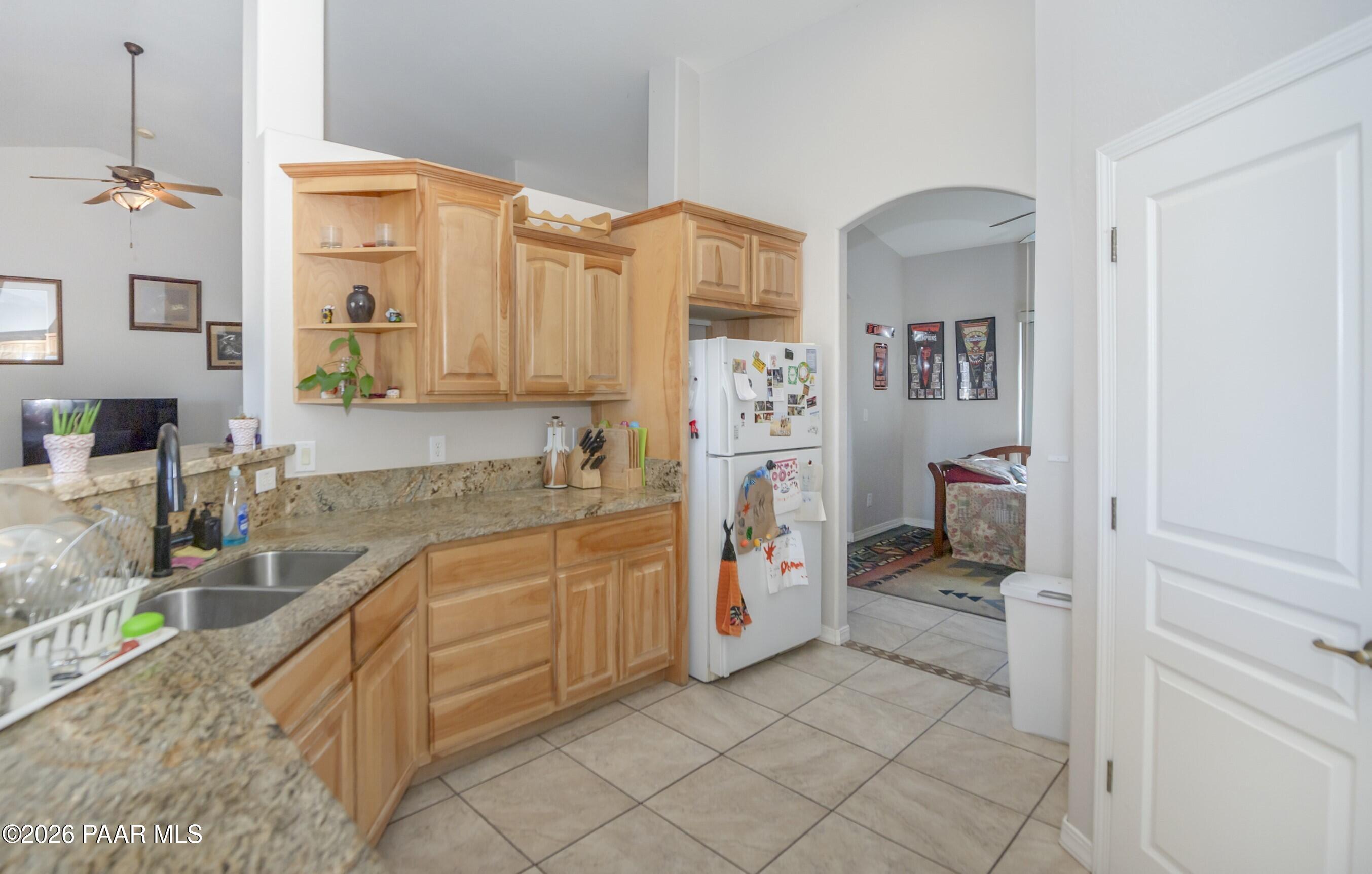 7671 N Outlook Lane
