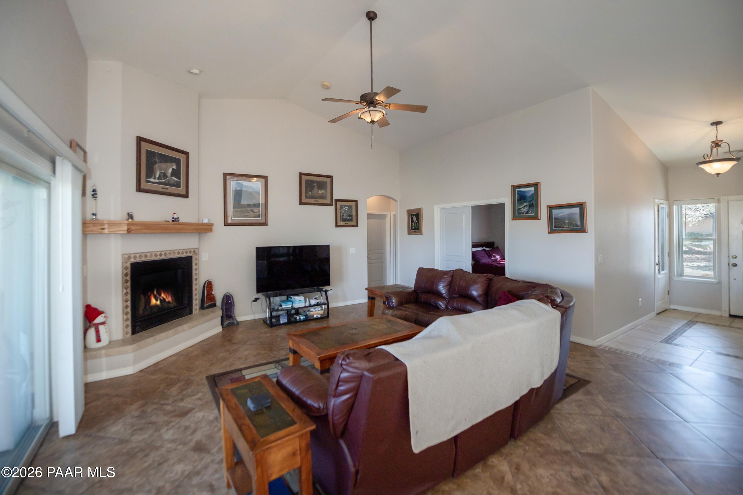 7671 N Outlook Lane