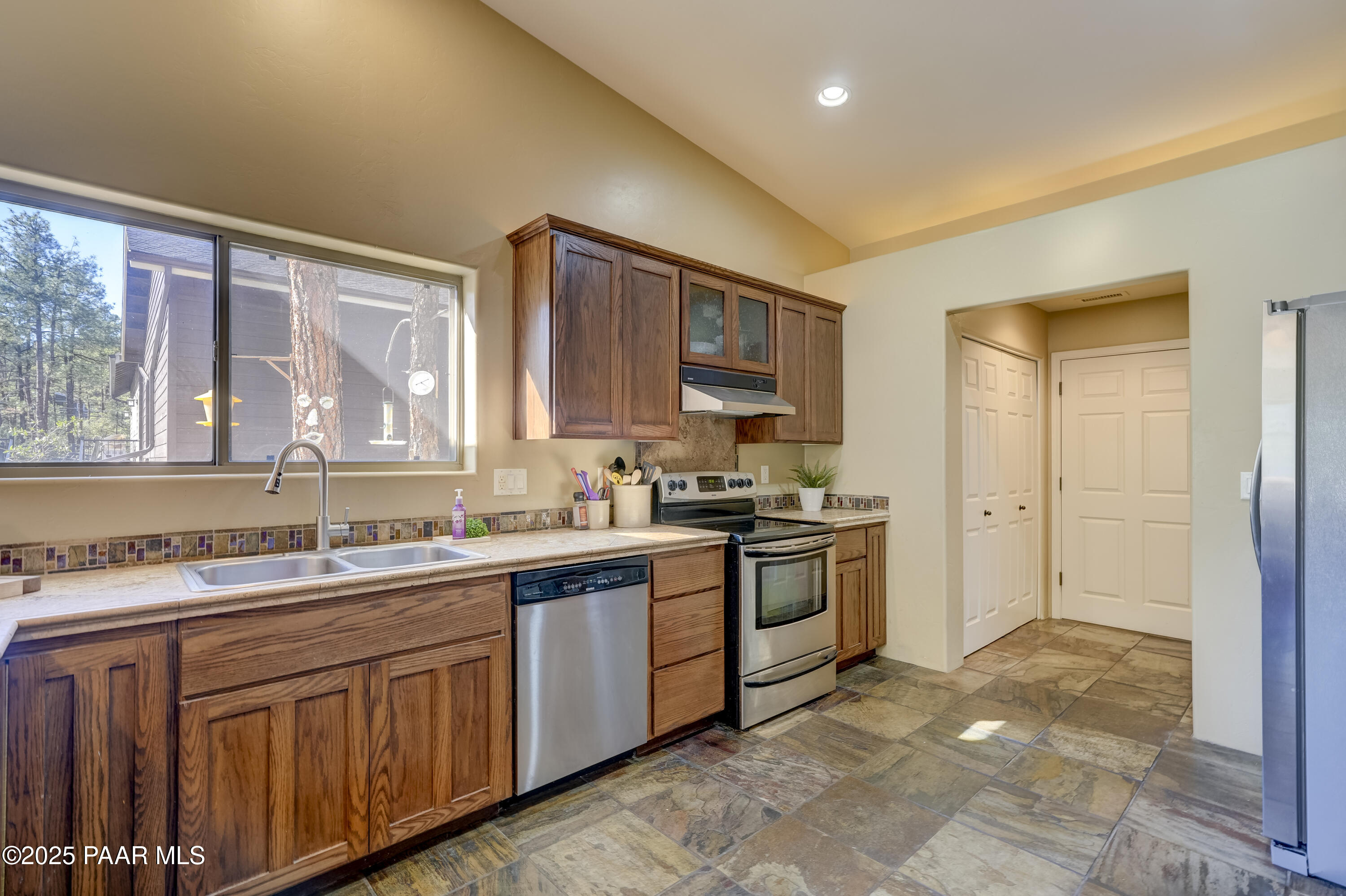 1101 S Milton Avenue