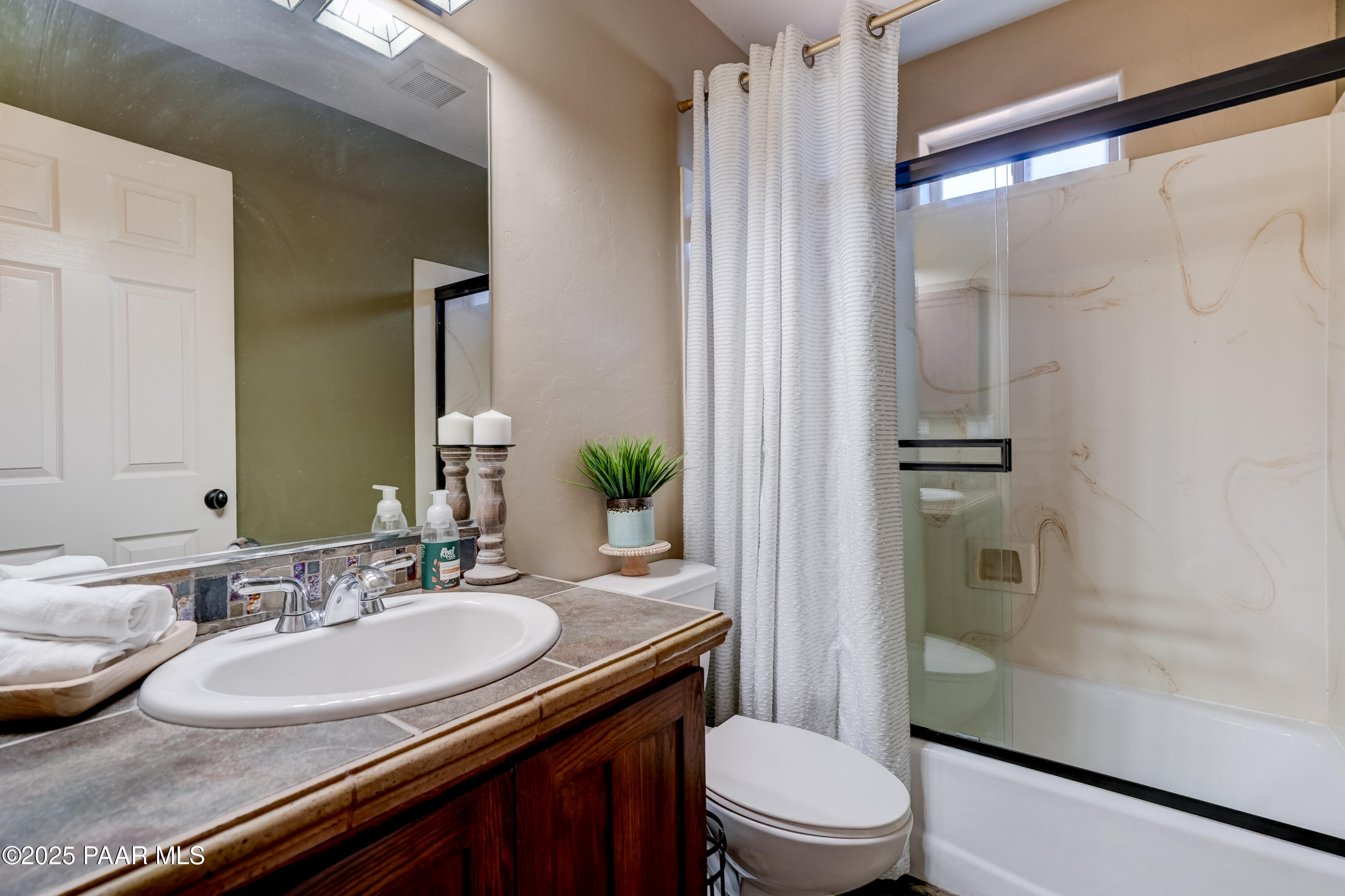 1101 S Milton Avenue