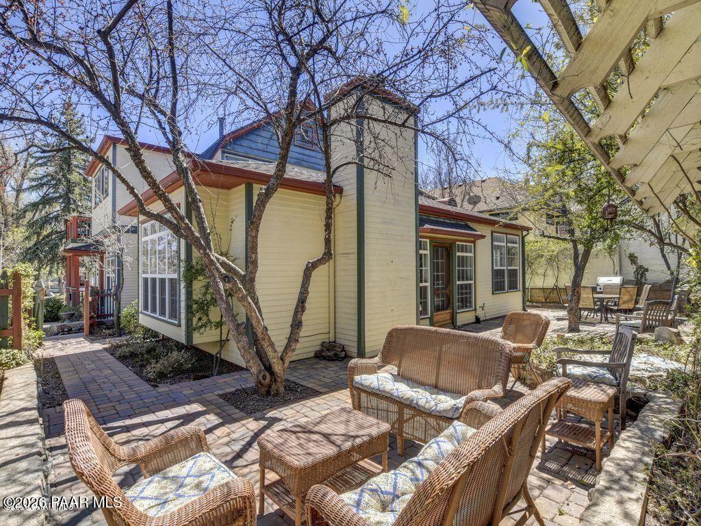 325 E Union Street