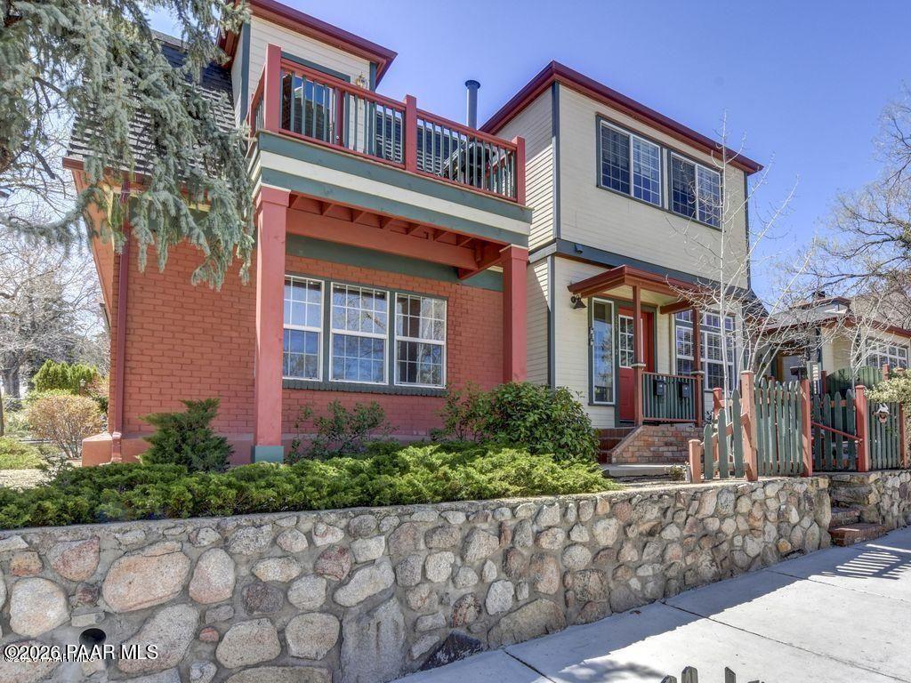 325 E Union Street