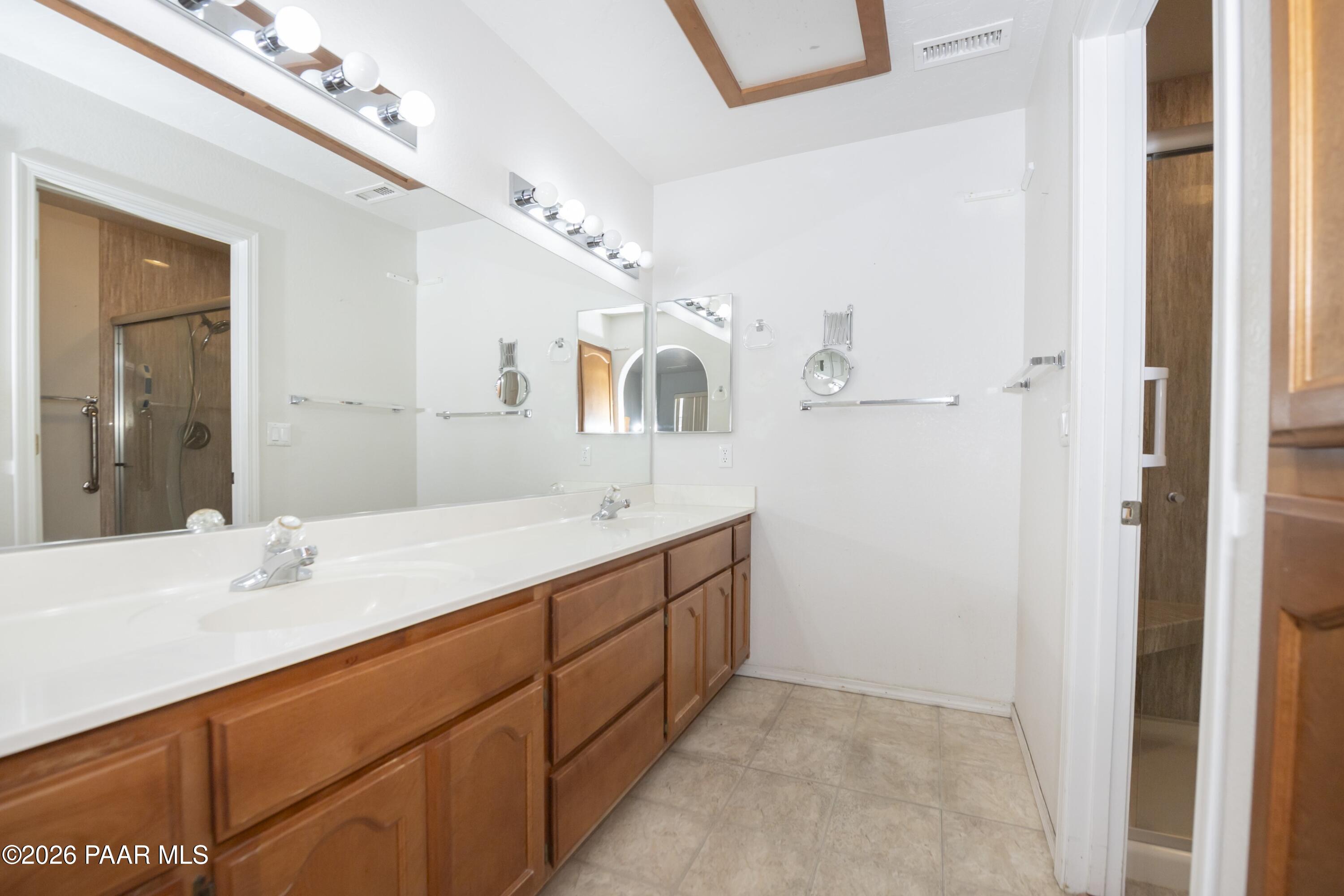 4212 N Cypress Circle