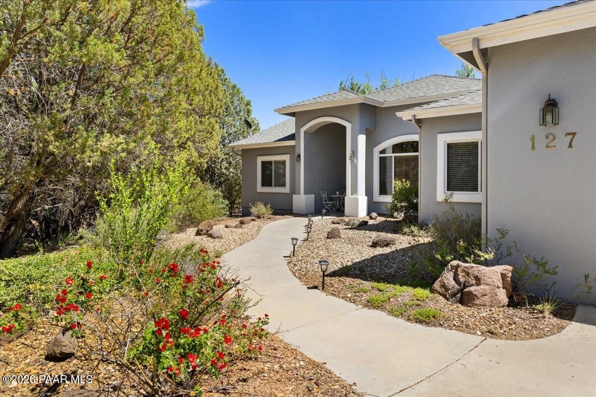 127 E Rosser Street