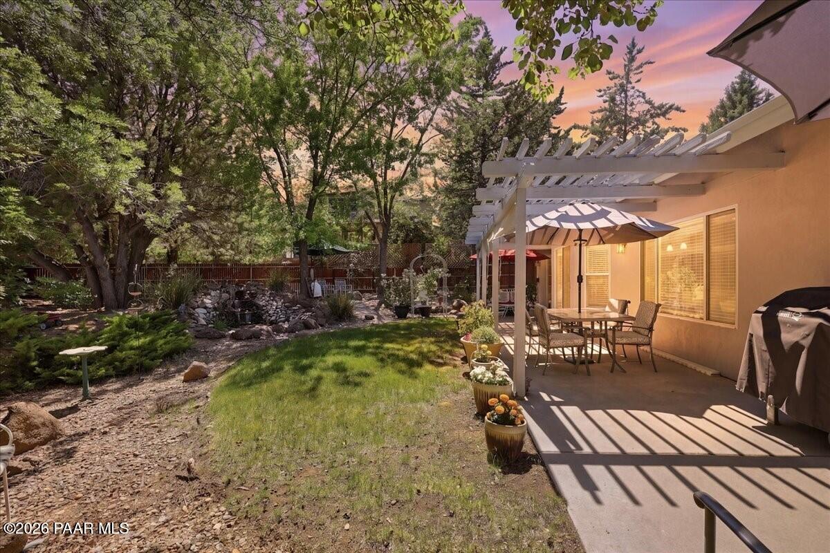127 E Rosser Street