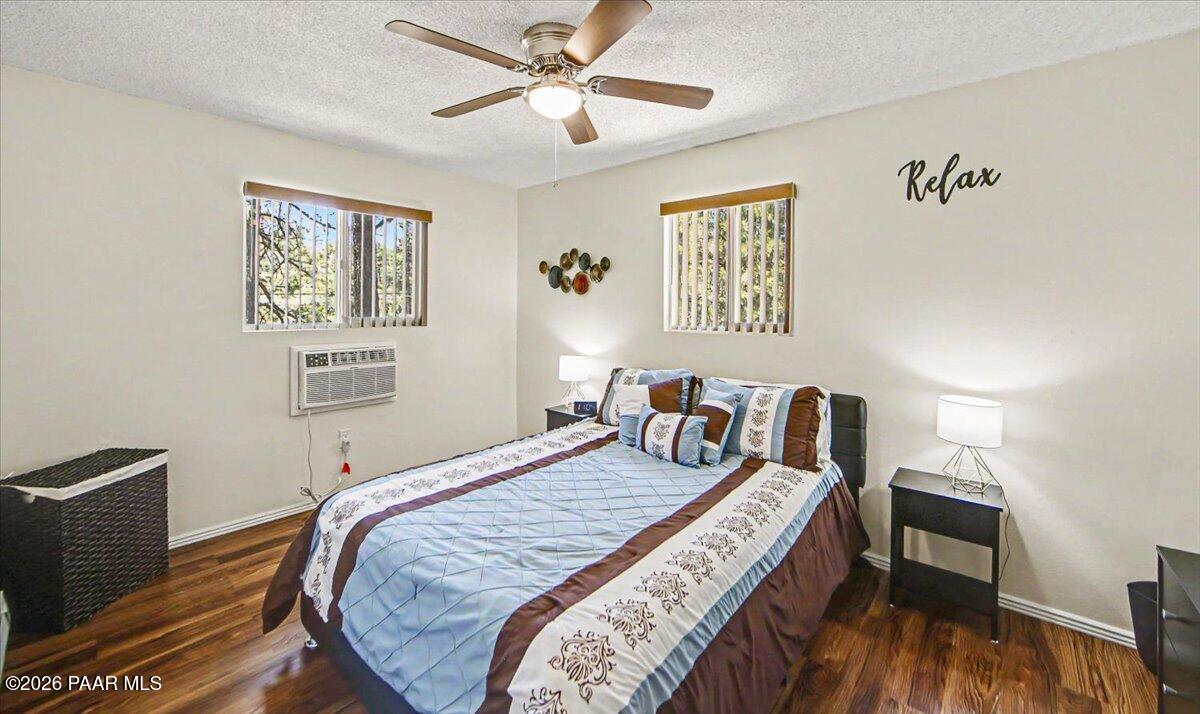 2182 W Mountain Laurel Road