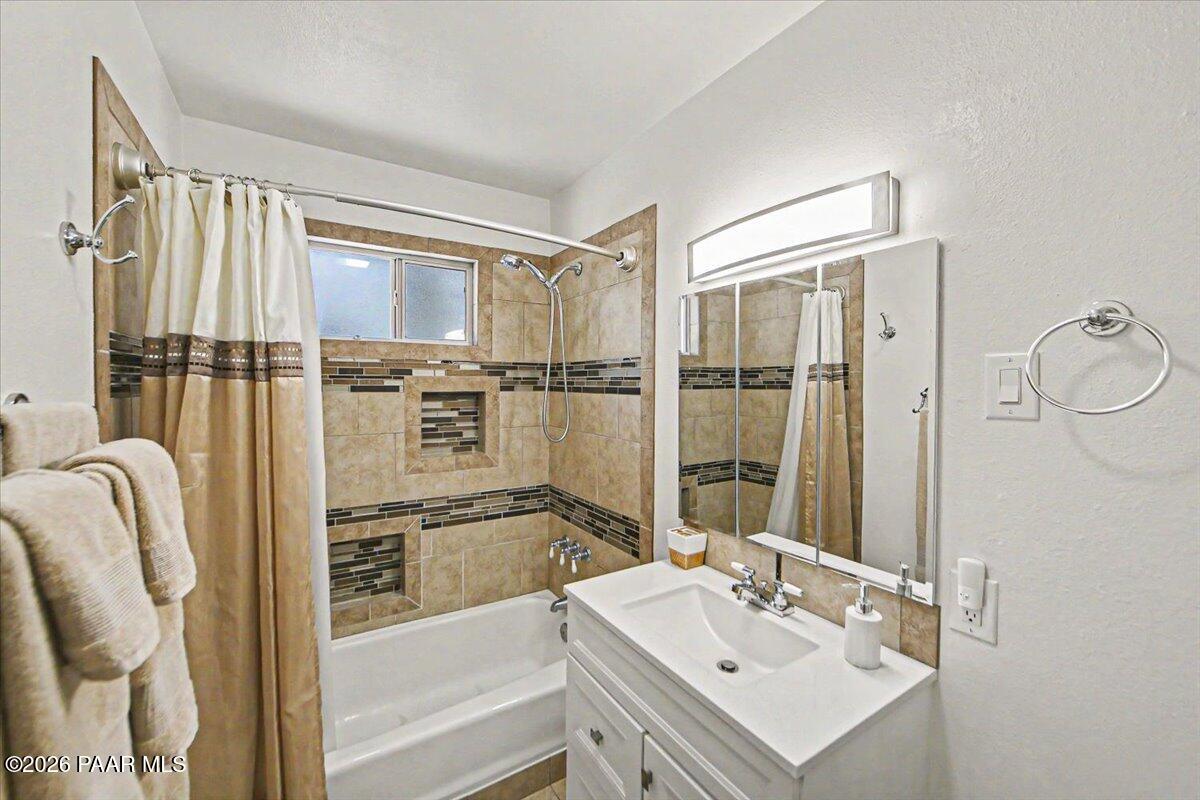 2182 W Mountain Laurel Road