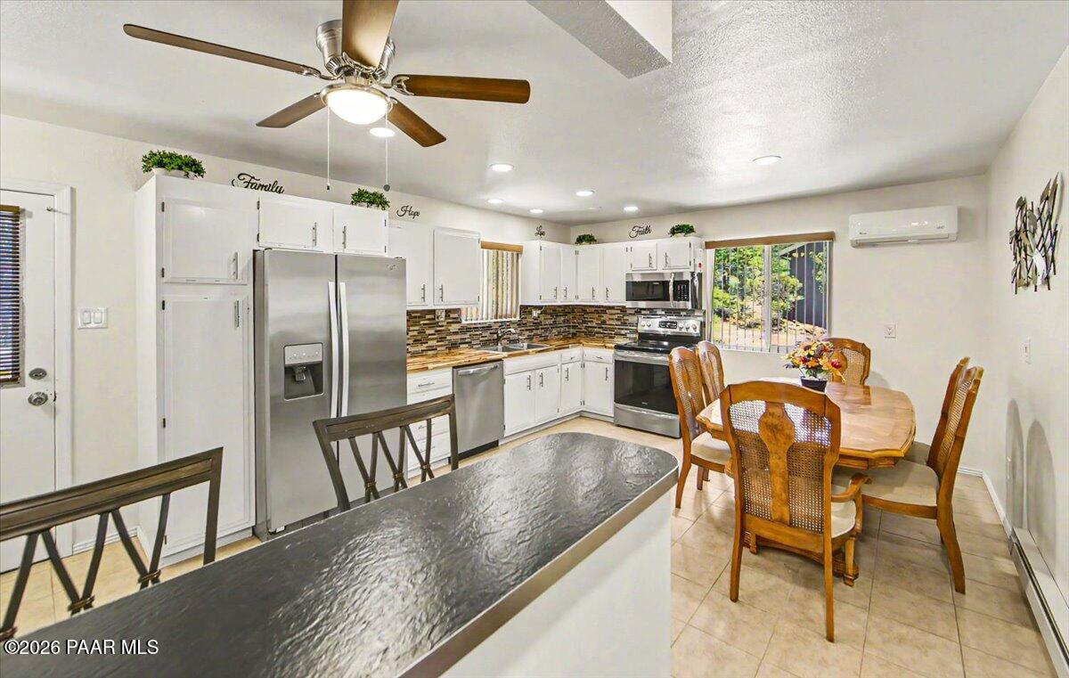 2182 W Mountain Laurel Road