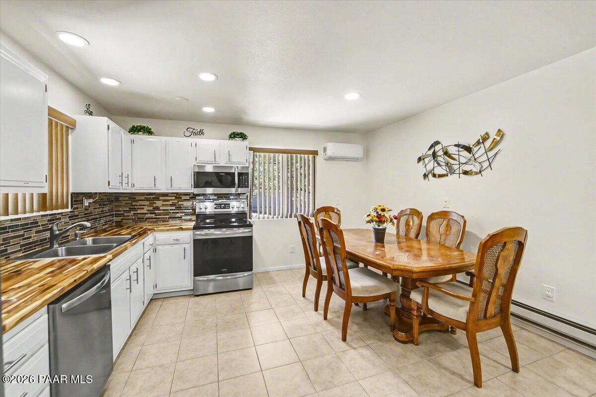 2182 W Mountain Laurel Road