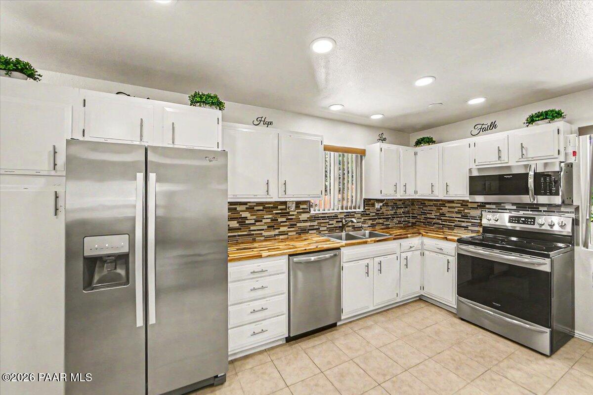 2182 W Mountain Laurel Road