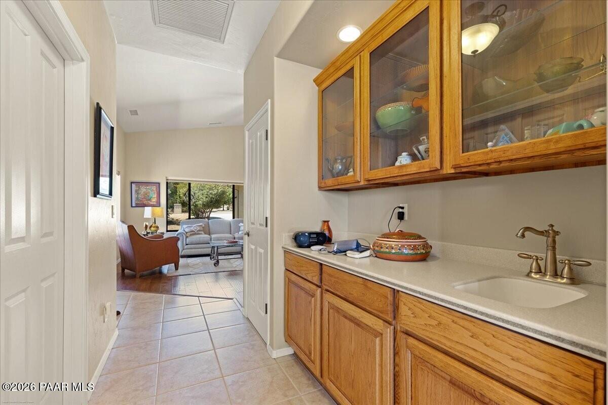 1001 Studebaker Way