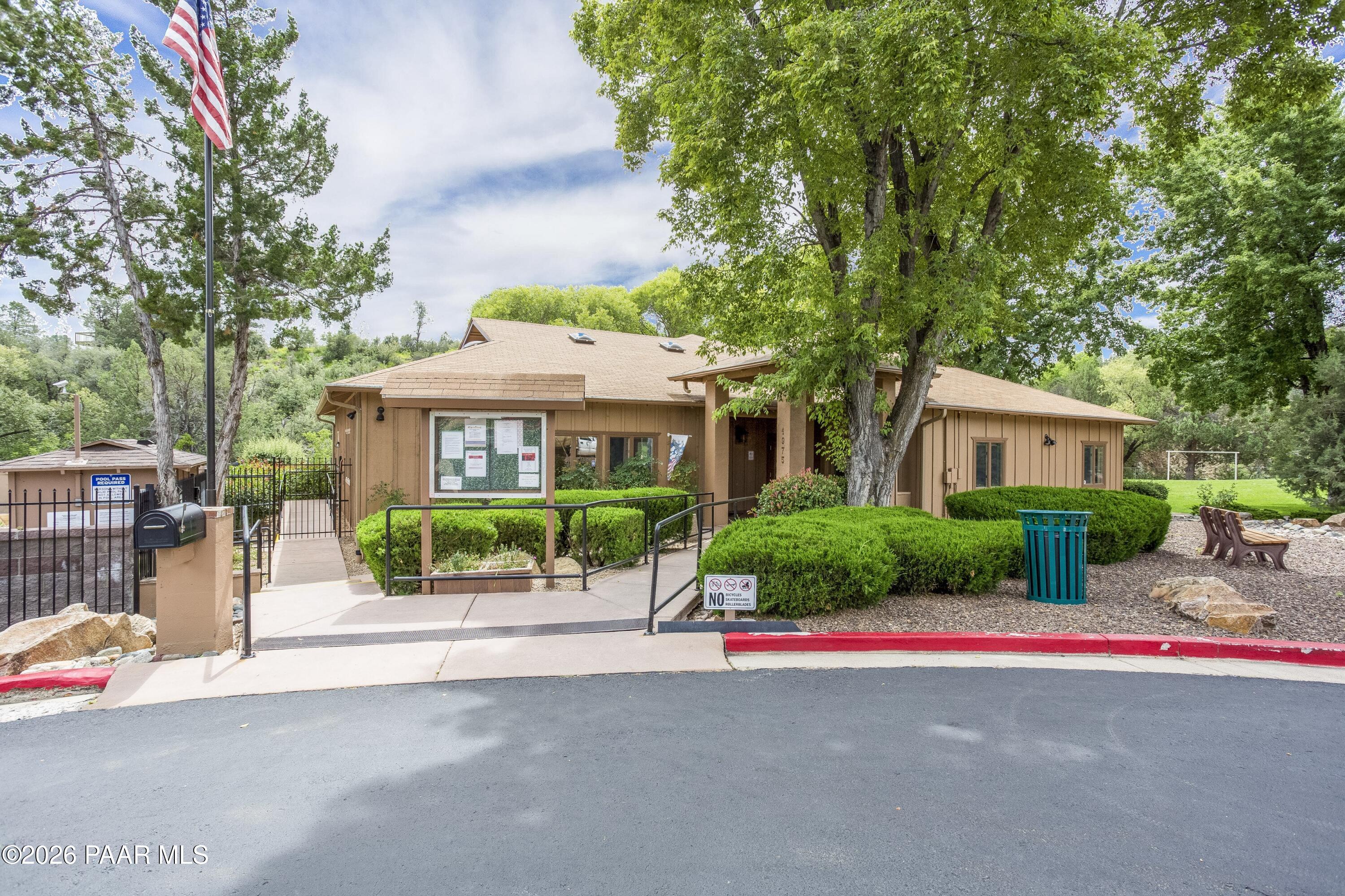 1001 Studebaker Way