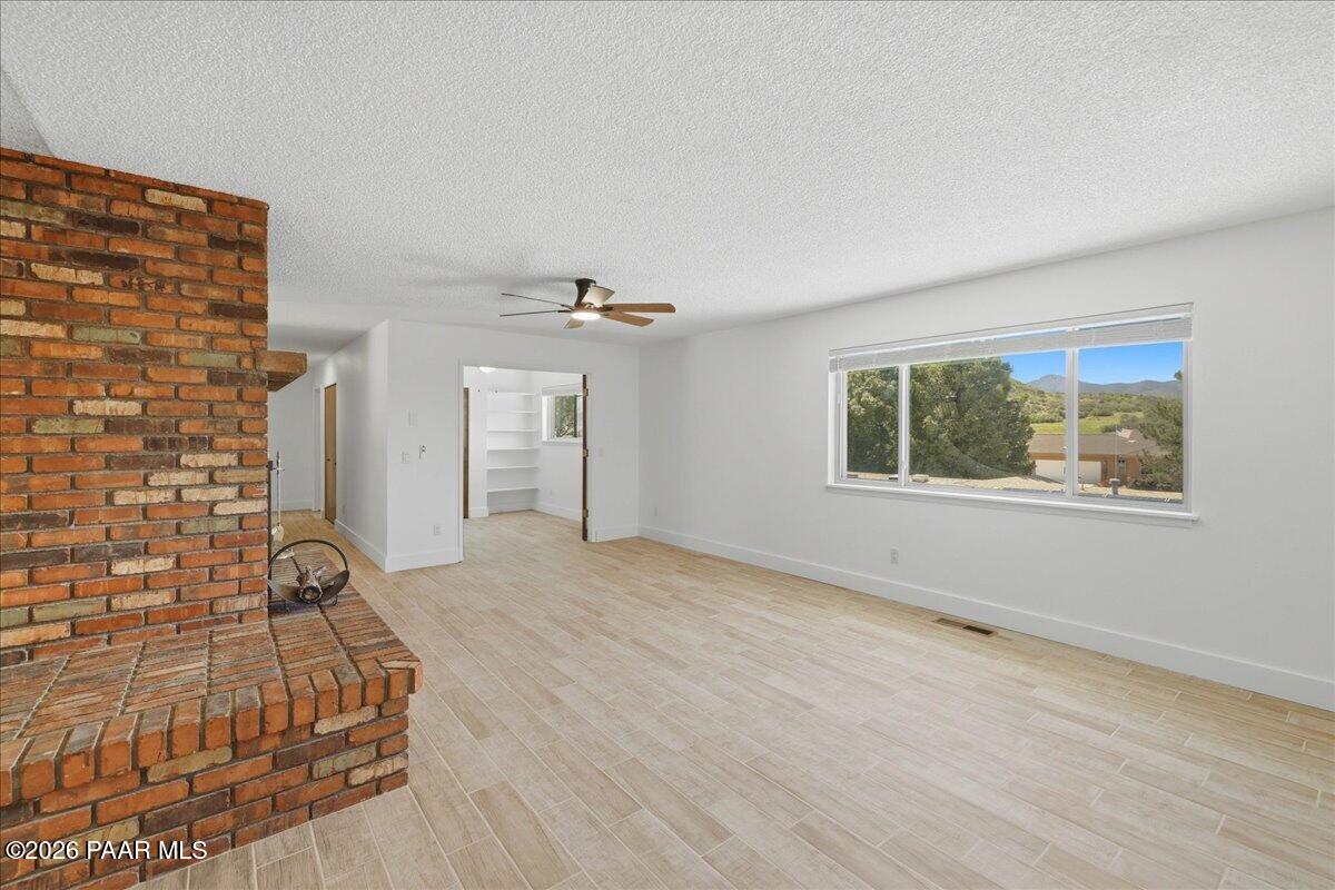 606 N Cochise Drive