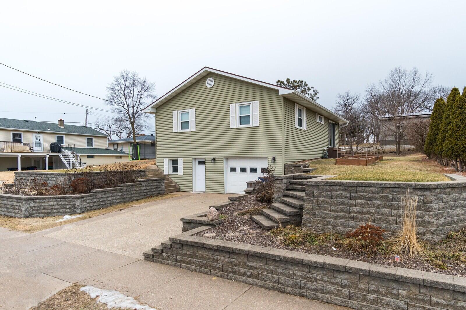 215 Poplar St
