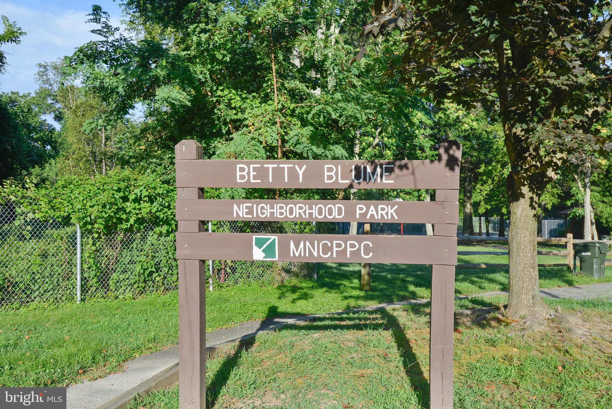 119 Trenton Pl SE