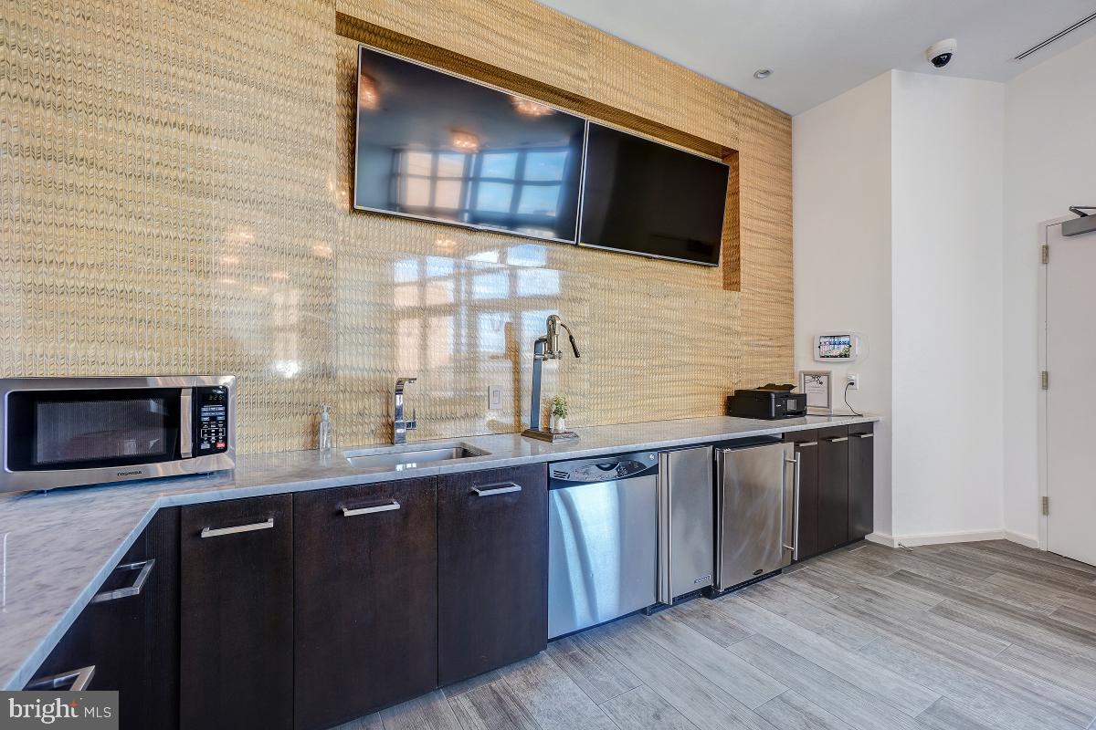 460 New York Ave NW #306