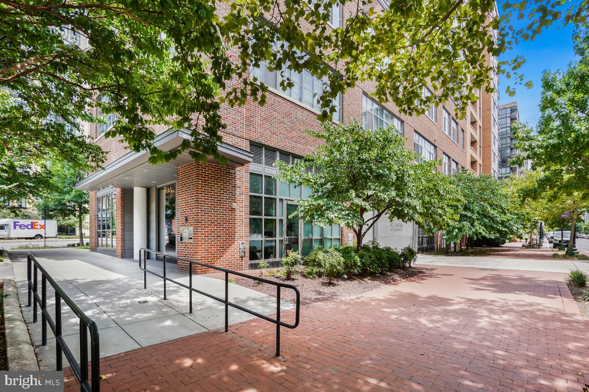 460 New York Ave NW #306