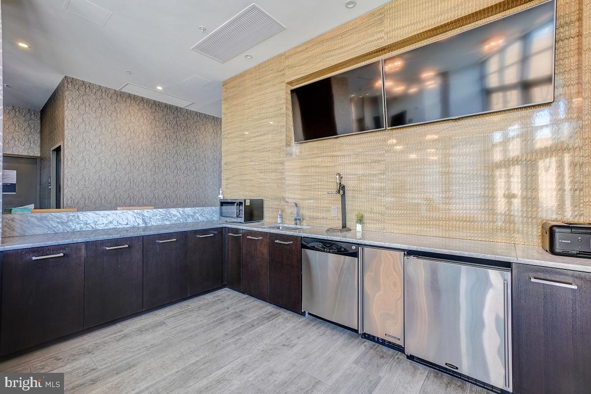 460 New York Ave NW #306