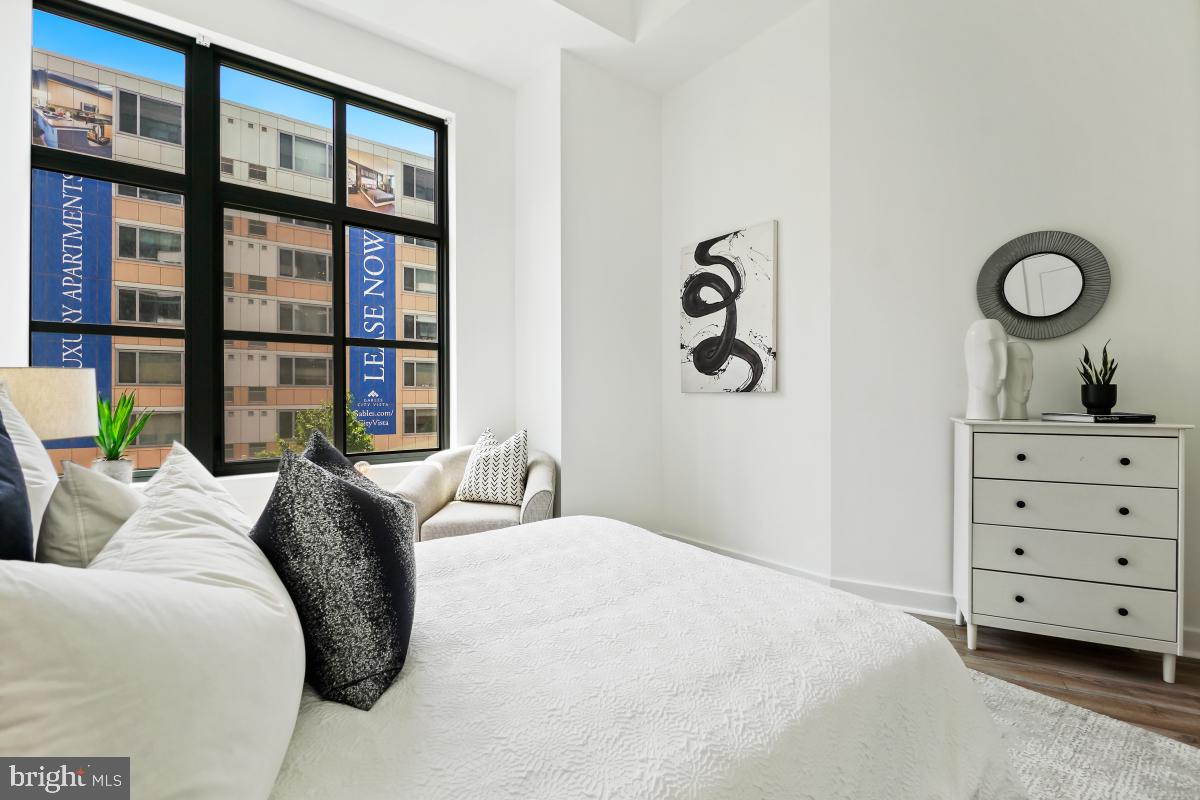 460 New York Ave NW #306