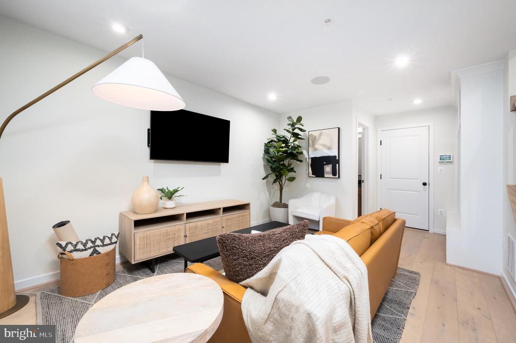 457 Altezza Dr NE