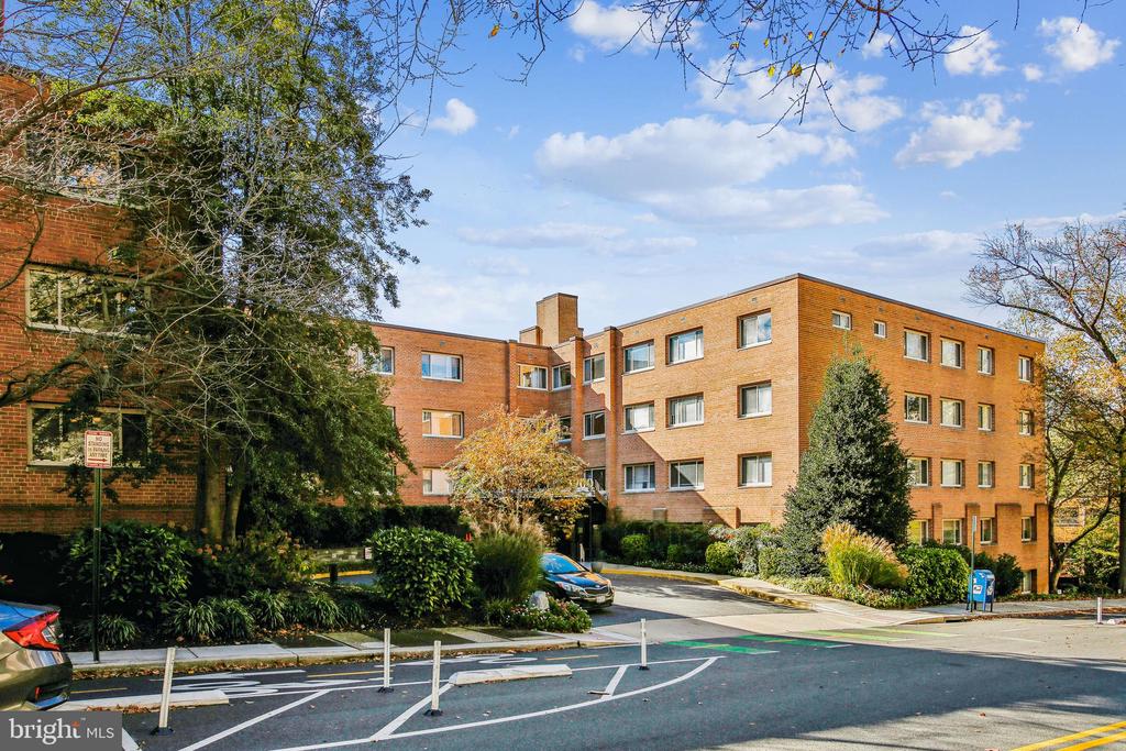 3900 Tunlaw Rd NW #420